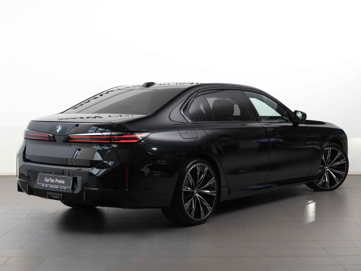 BMW Řada 7, 740 xDrive Sedan - fotka 5