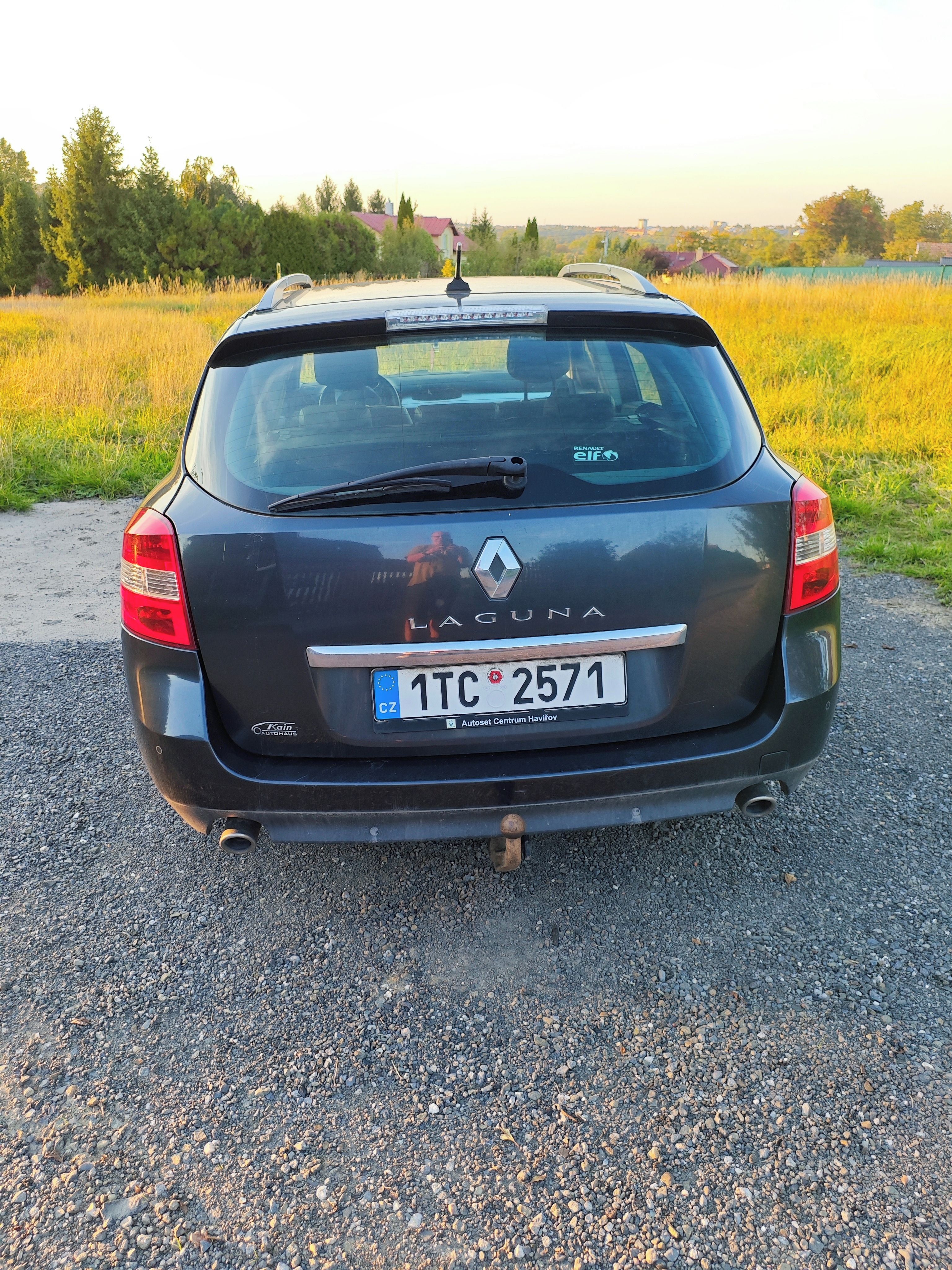 Renault Laguna, Servisováno