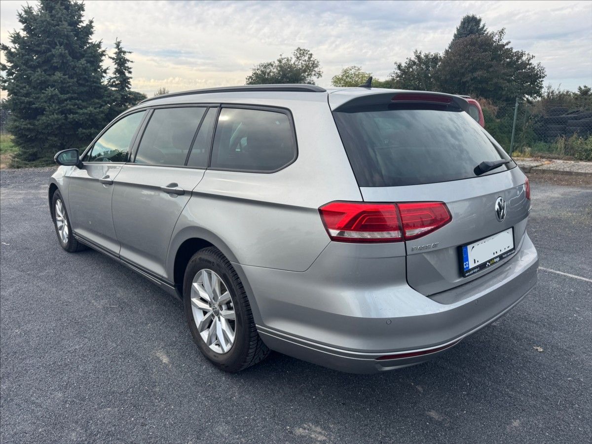 Volkswagen Passat, 1,6 TDi COMFORTLINE, DSG, NAVI - fotka 5