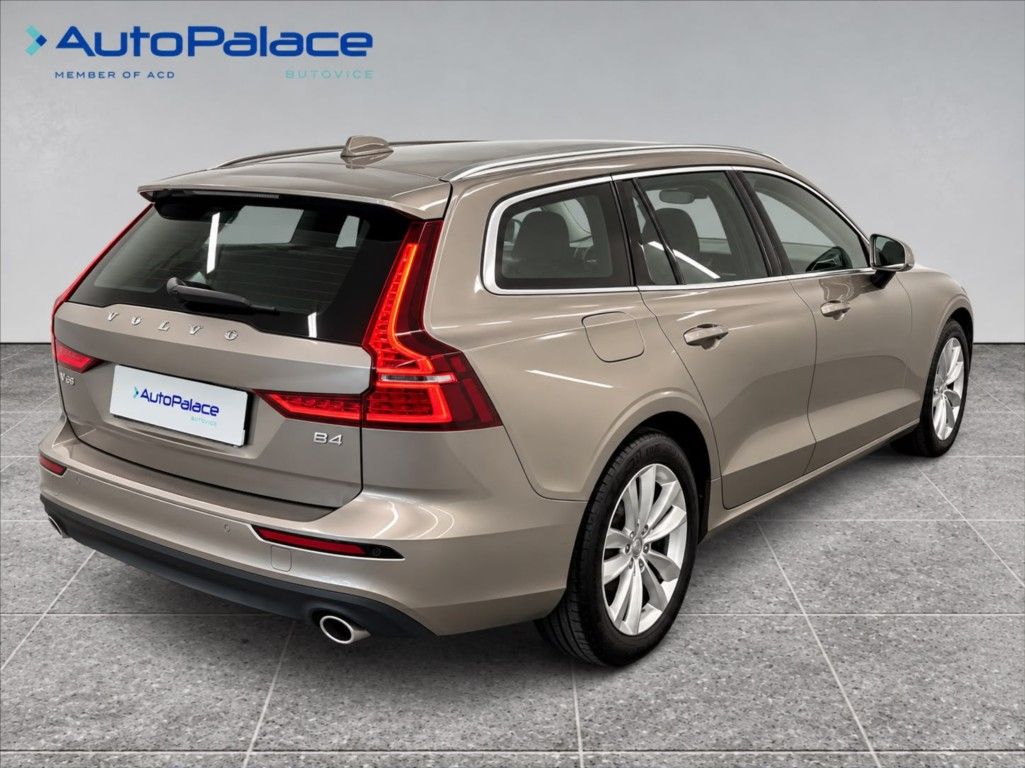 Volvo V60, 2,0 145 KW , CORE - fotka 4