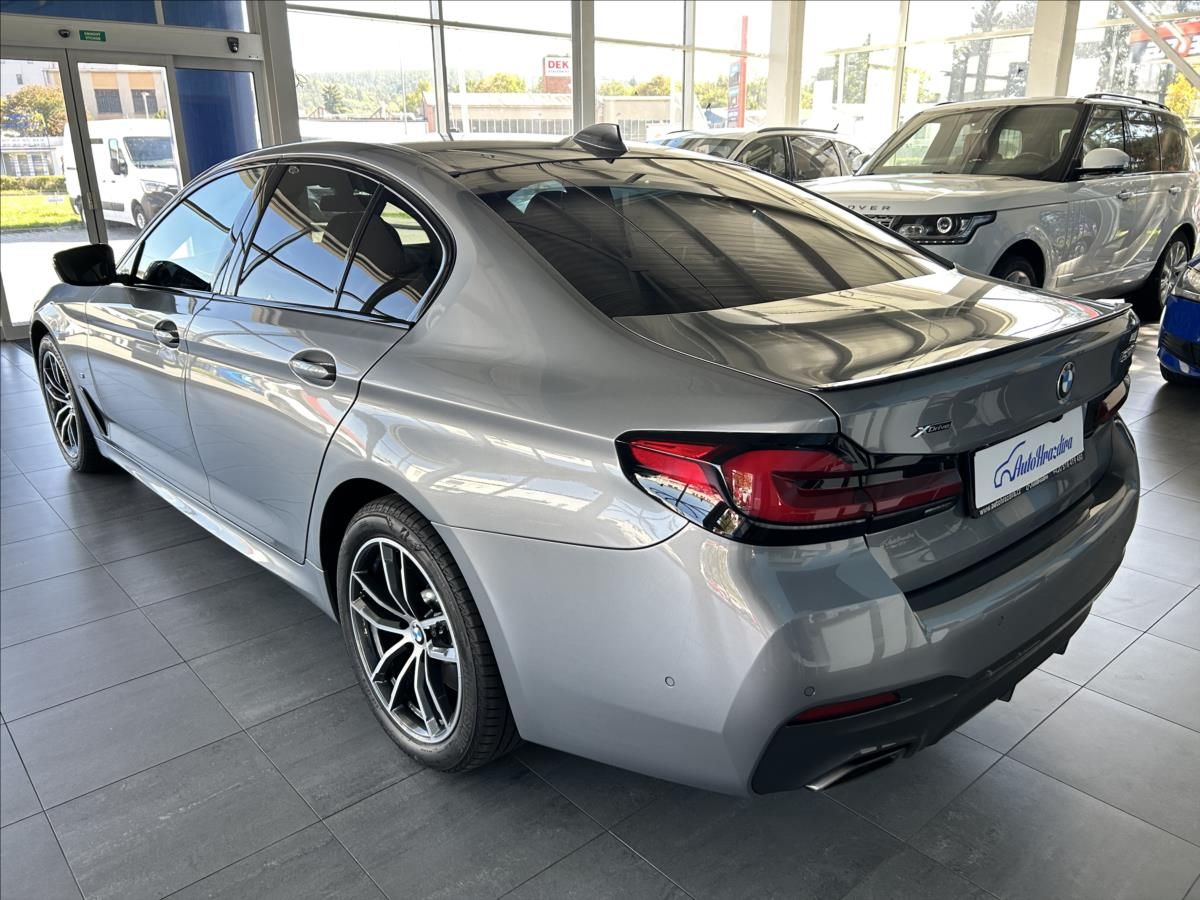 BMW Řada 5, 3,0   530xD,210kW,ČR,M-SPORT,D - fotka 4