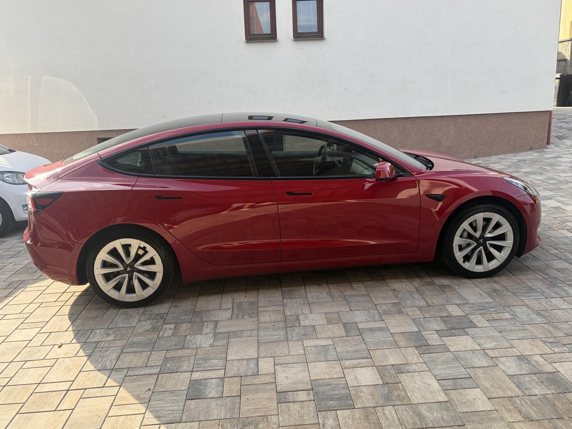 Tesla Model 3, SR+ 60, LFP, tazne, SOH:90% - fotka 4