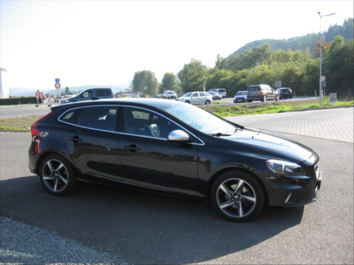Volvo V40, 1,6 R Design - fotka 4