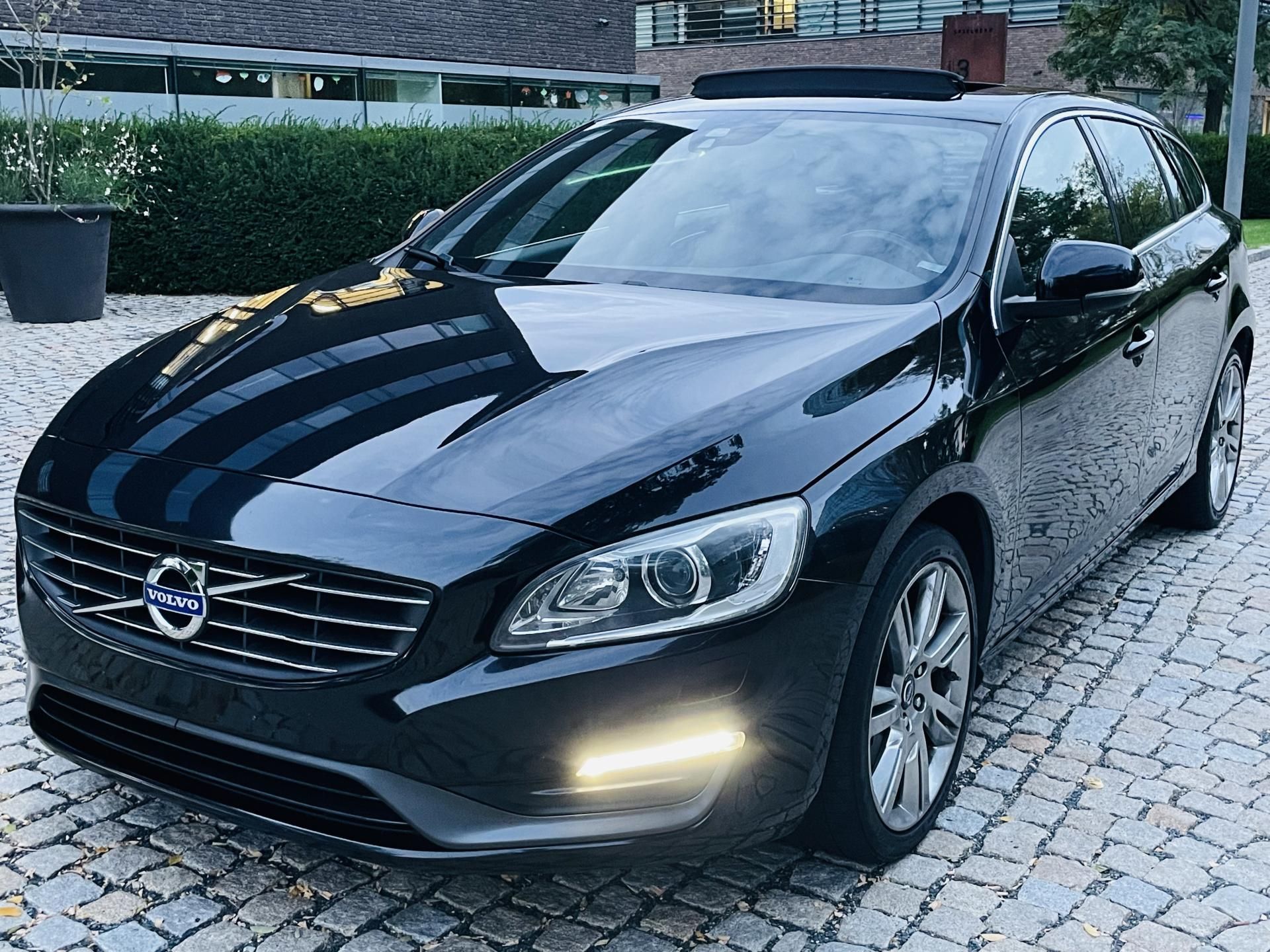 Volvo V60, 2.0D 5VÁLEC AUT SERVISKA TAŽNÉ - fotka 4