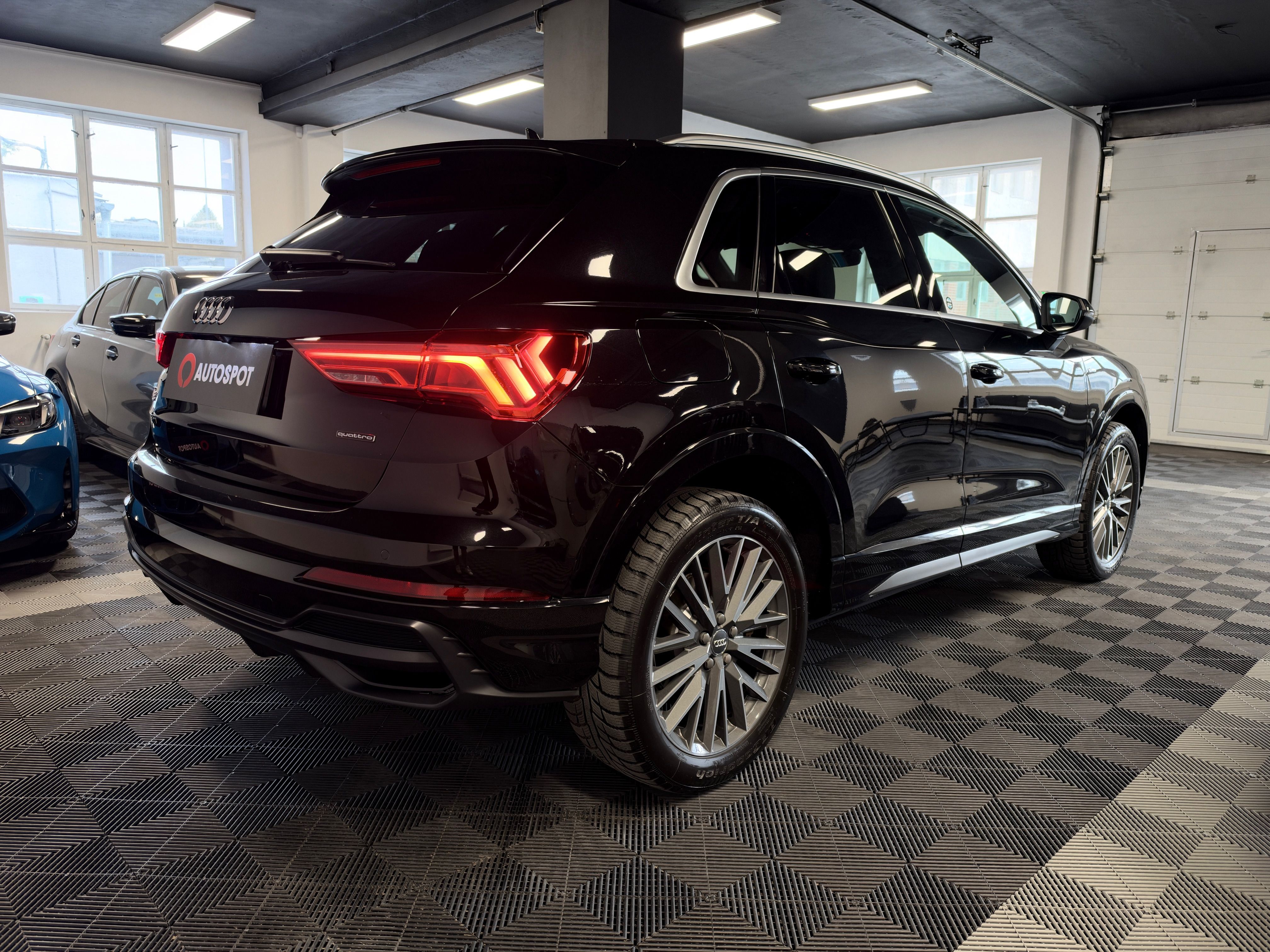 Audi Q3, 45 2.0 TFSI quattro S tronic - fotka 6