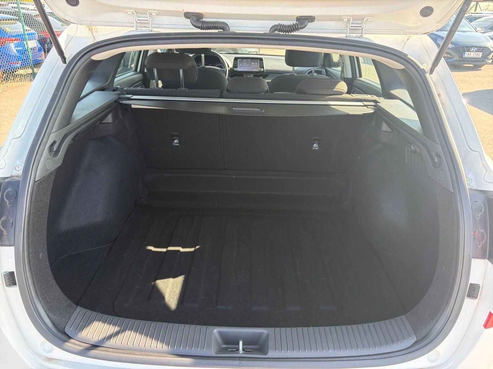 Hyundai i30, FAMILY COMFORT 1.5i 80kW CZ - fotka 6