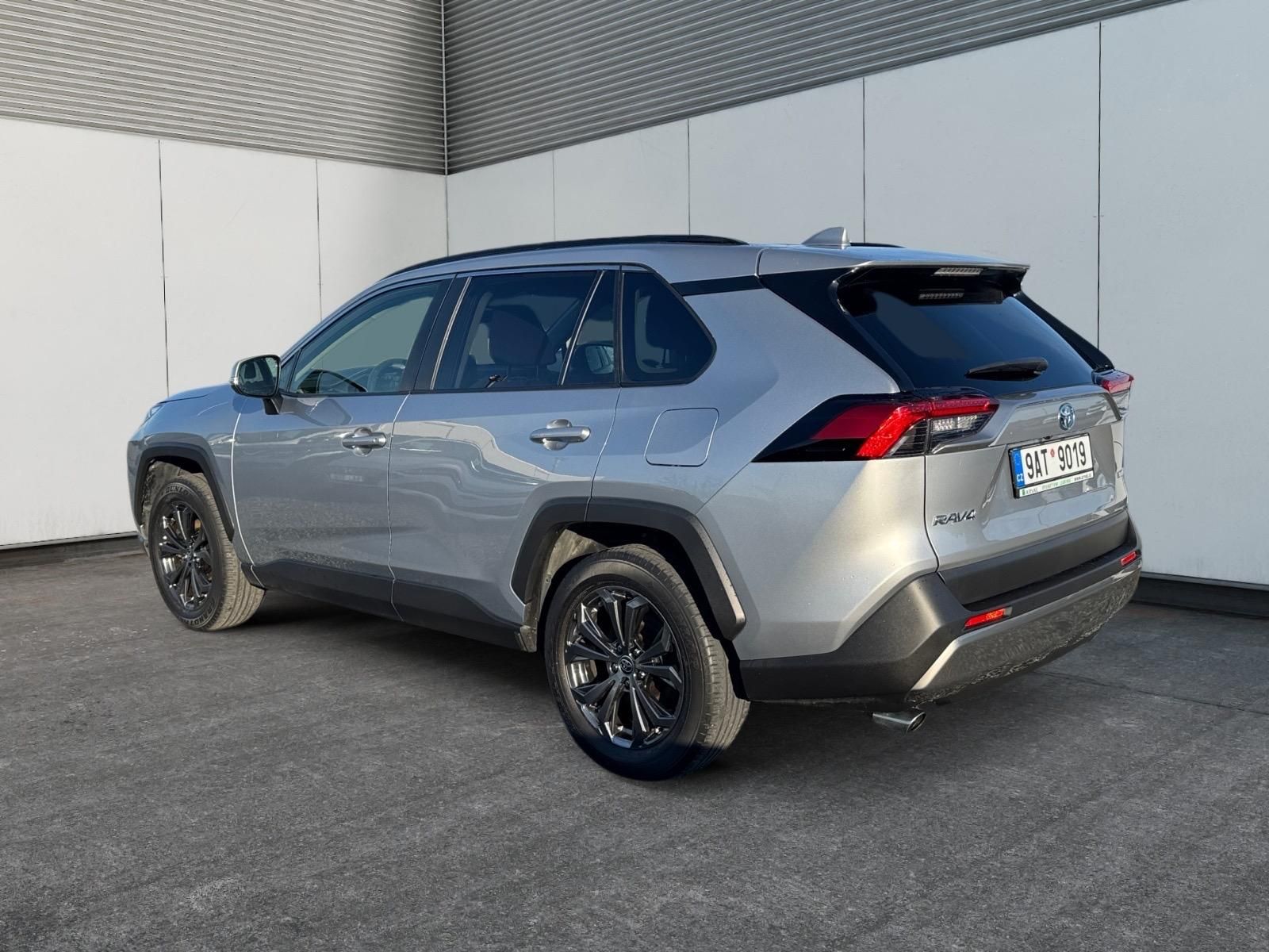 Toyota Rav4, COMFORT 2.5 HYBRID 131kW 4WD - fotka 4
