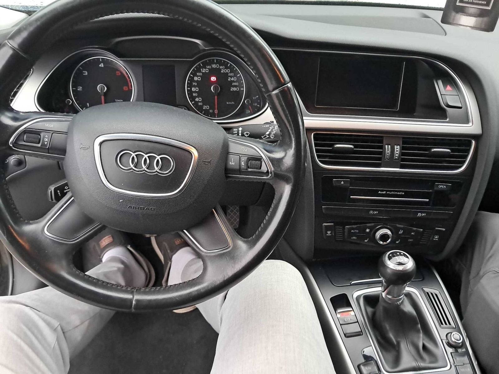 Audi A4, 2.0 TDI, Navi, Tempomat - fotka 3