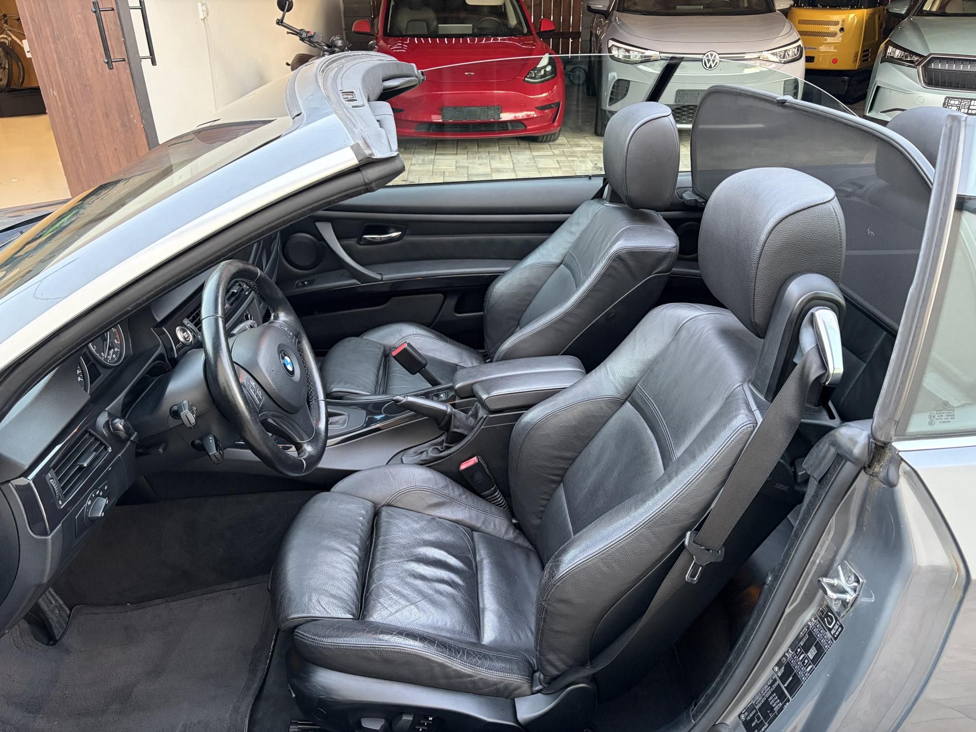 BMW Řada 3, 330i 271PS, automat - fotka 5