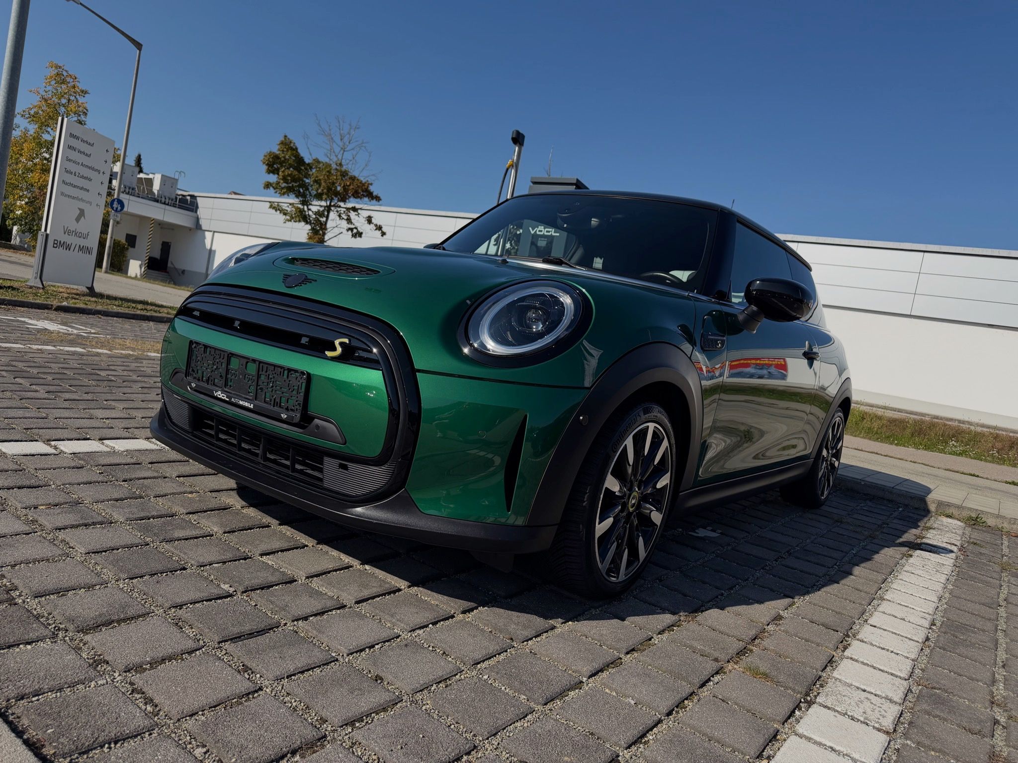 Mini Cooper, SE ACC KeyGo HuD Záruka 9/2028 - fotka 3