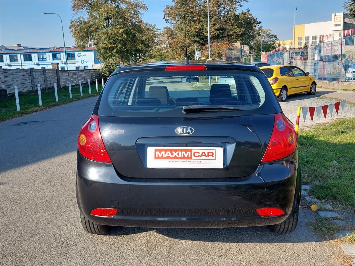 Kia Cee´d, 1,4 16V - fotka 6