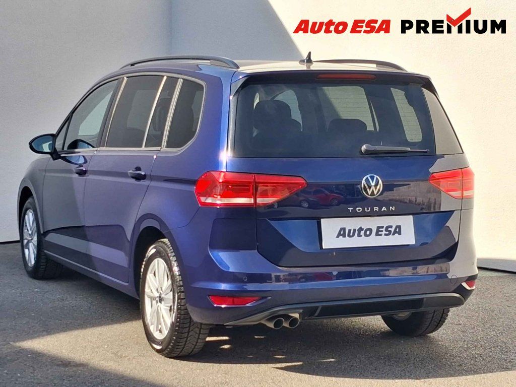 Volkswagen Touran, 2.0 TDi,2.maj,ČR,DSG,LED - fotka 6