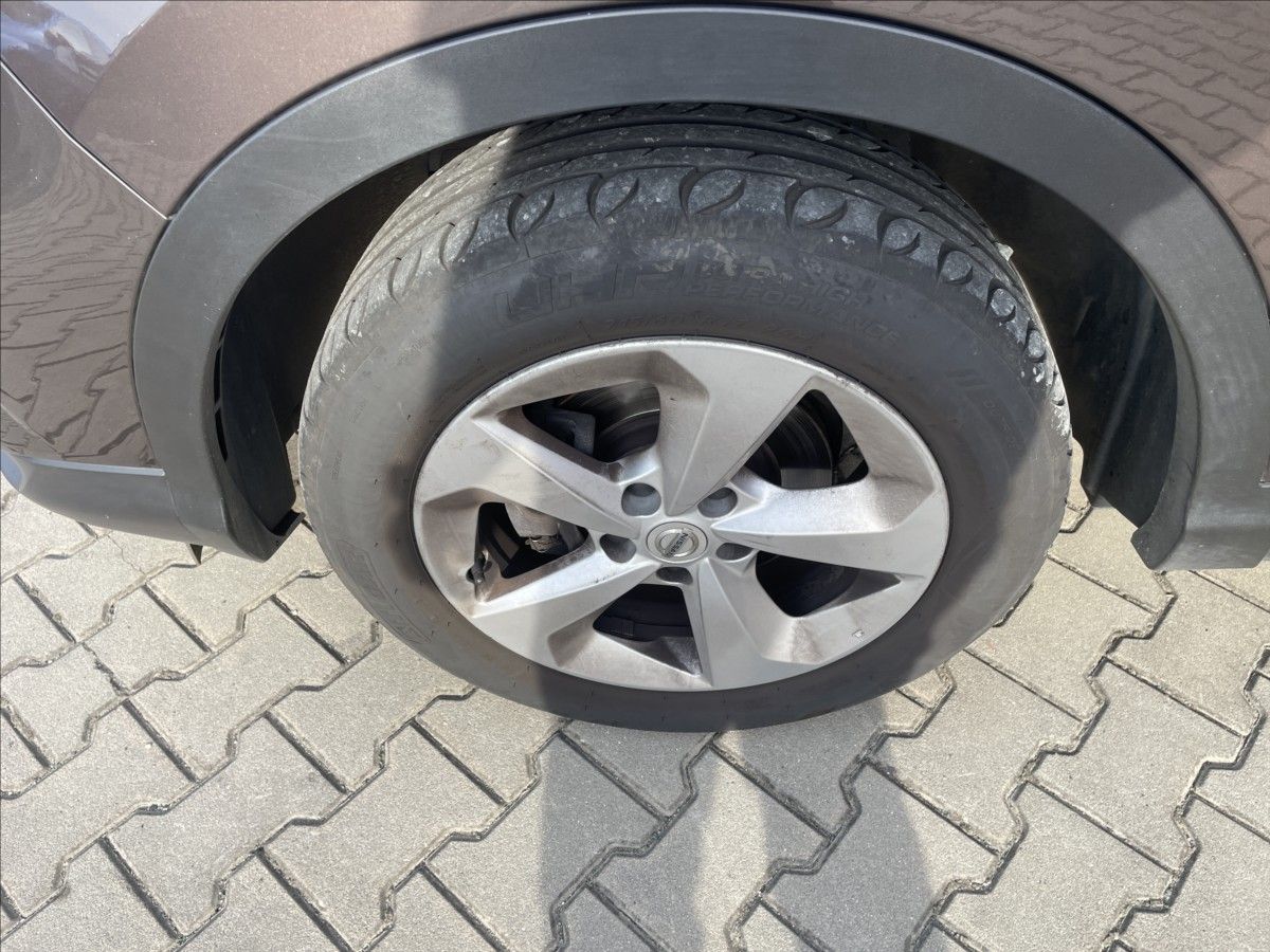 Nissan Qashqai, 1,3 DIG-T ČR DIGIKLIMA KAMERA - fotka 6