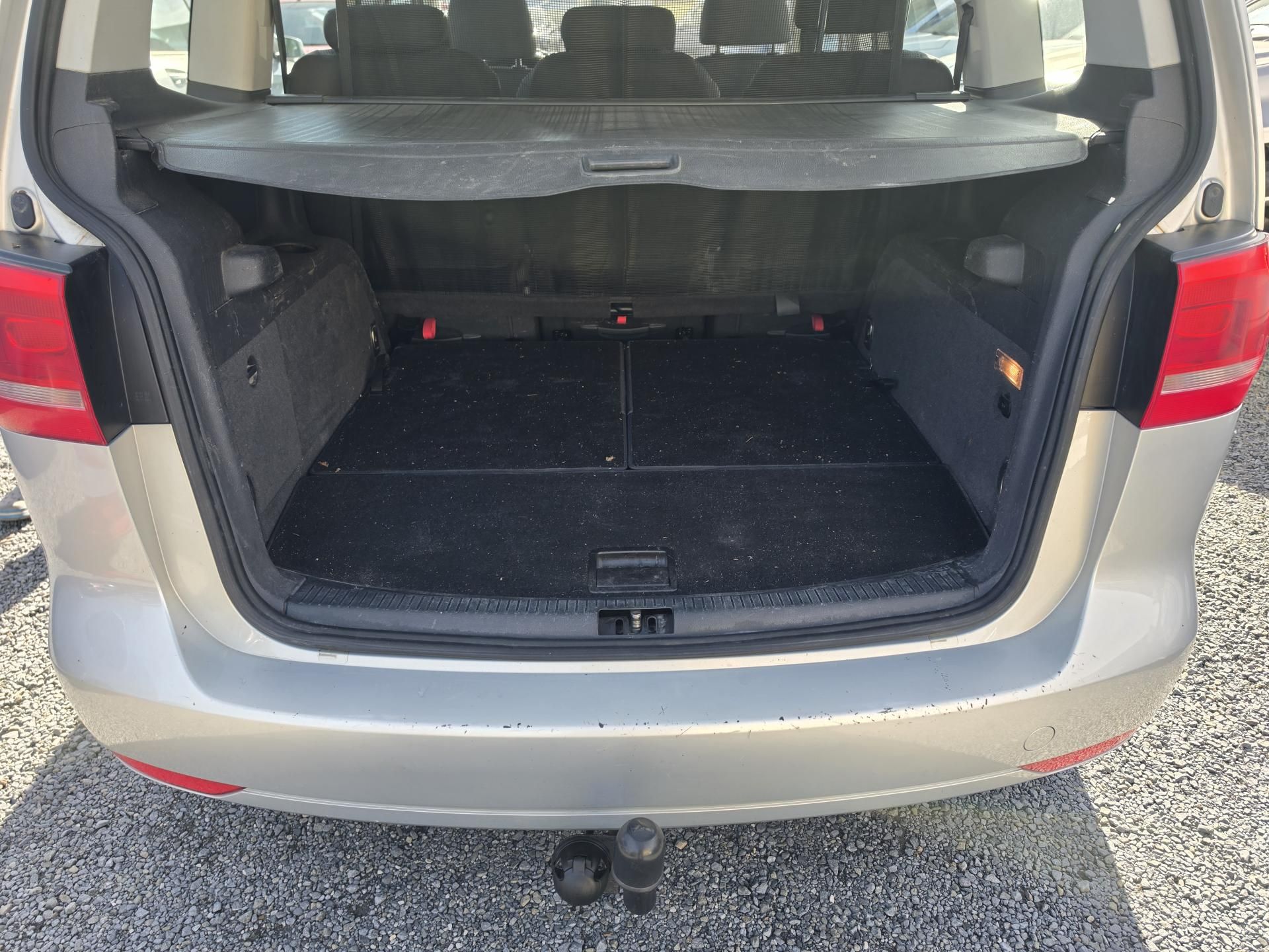 Volkswagen Touran, 1.6 TDI 7 Mist - fotka 6