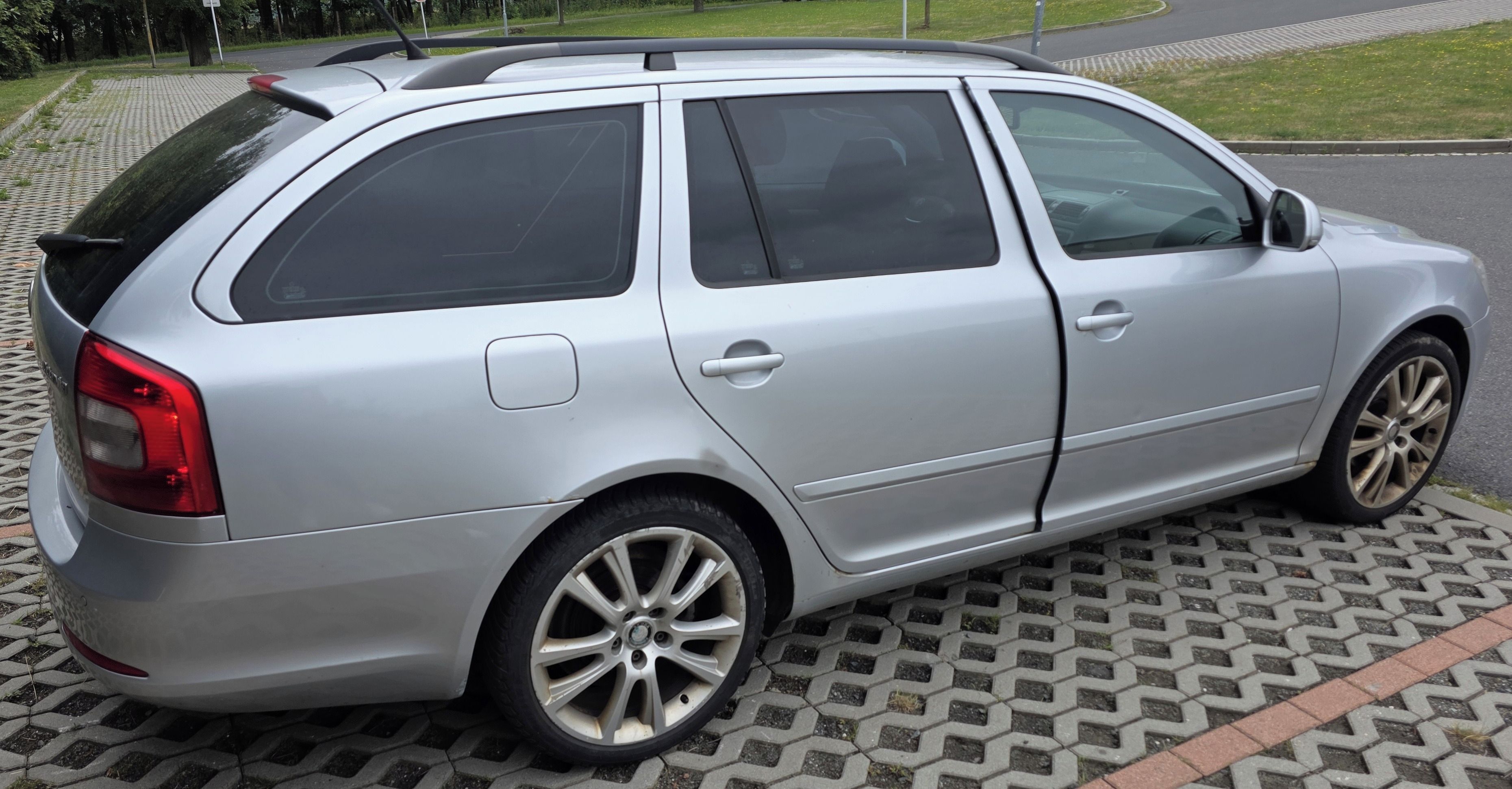 Škoda Octavia, II Facelift Combi 1.6 TDI 77kw - fotka 2