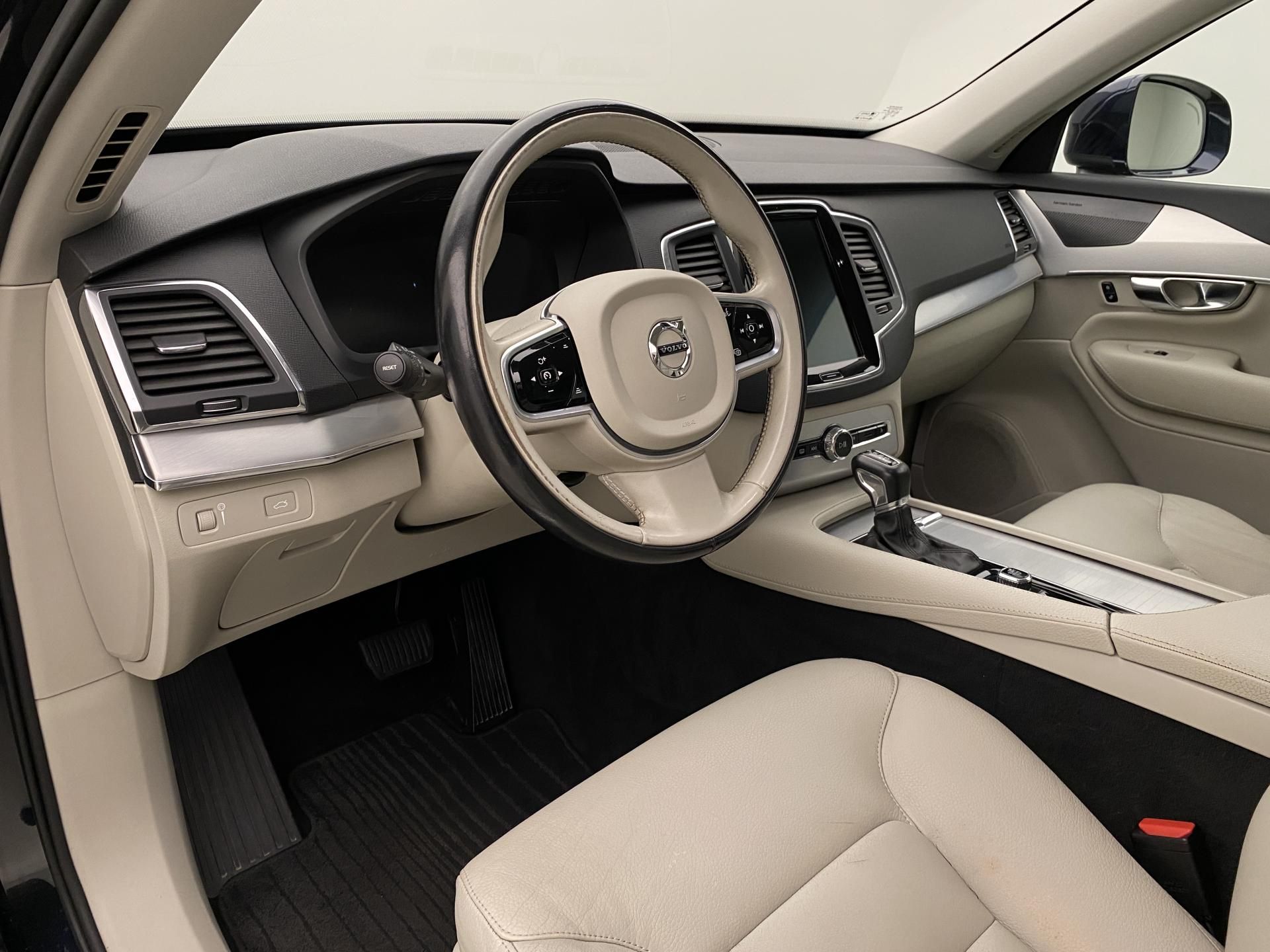 Volvo XC90, D5 AWD MOMENTUM AUT CZ 7míst - fotka 4