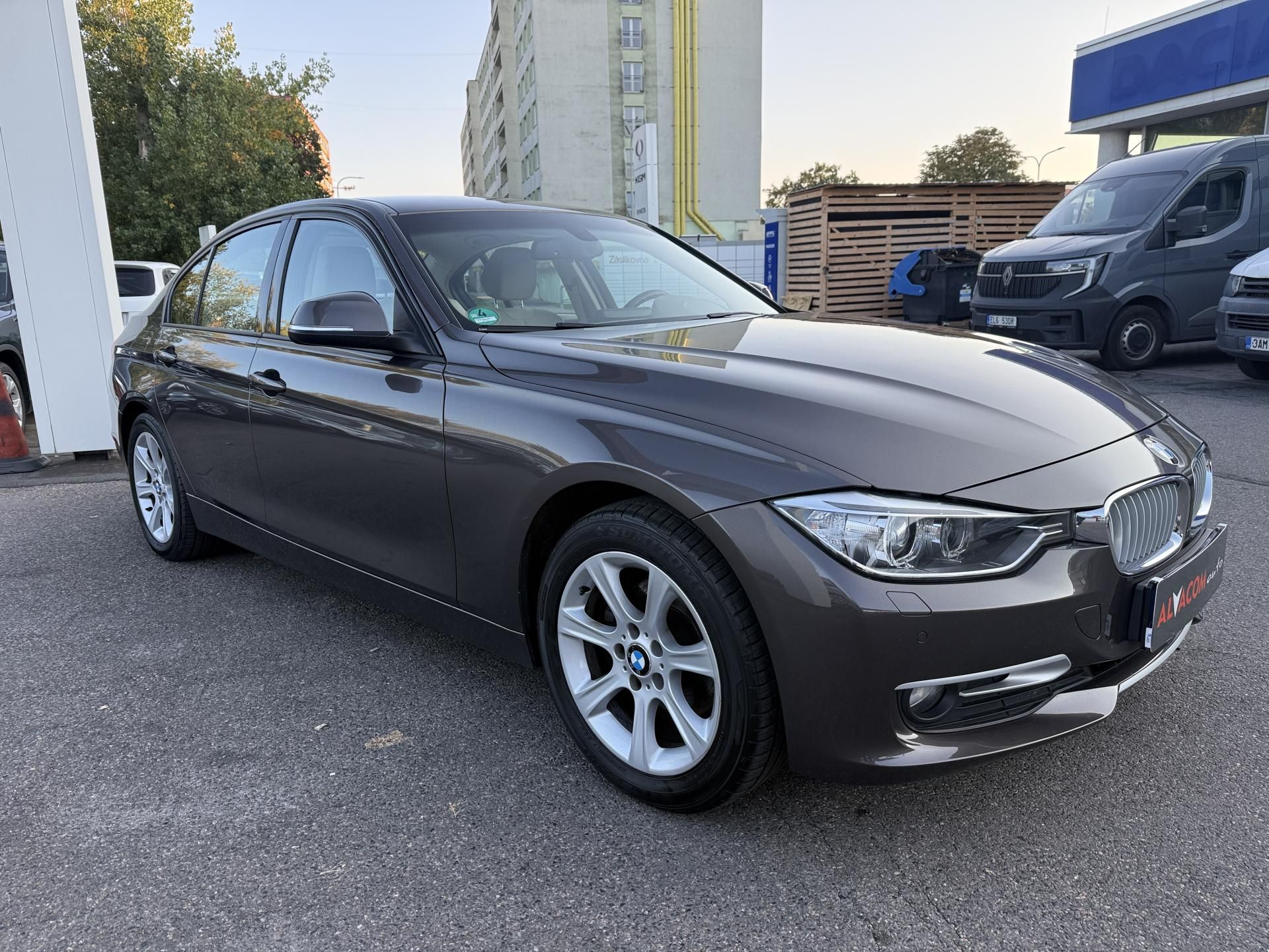BMW Řada 3, 320D - fotka 4