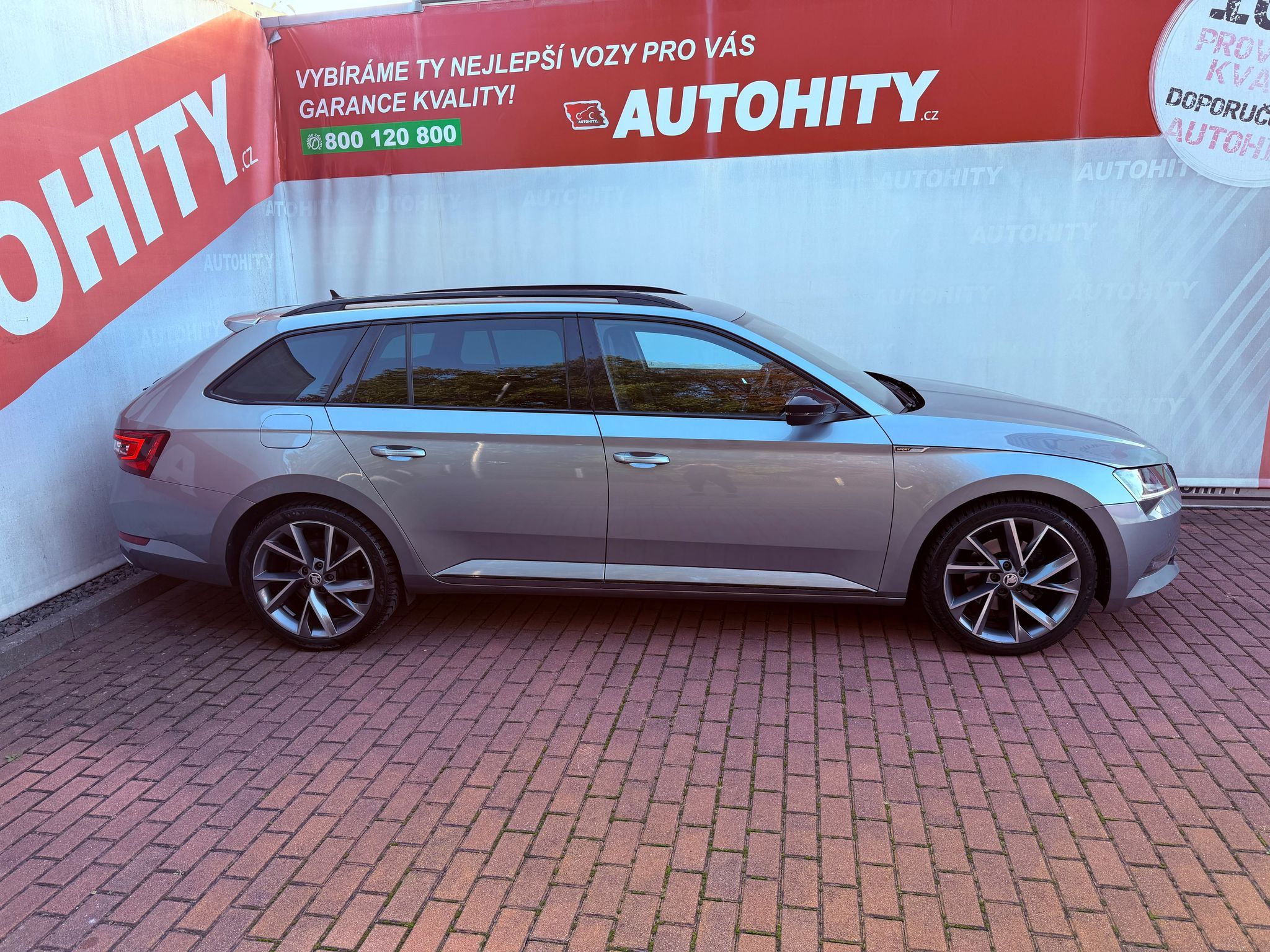 Škoda Superb, 2.0 TDi DSG SportLine 4x4 - fotka 6