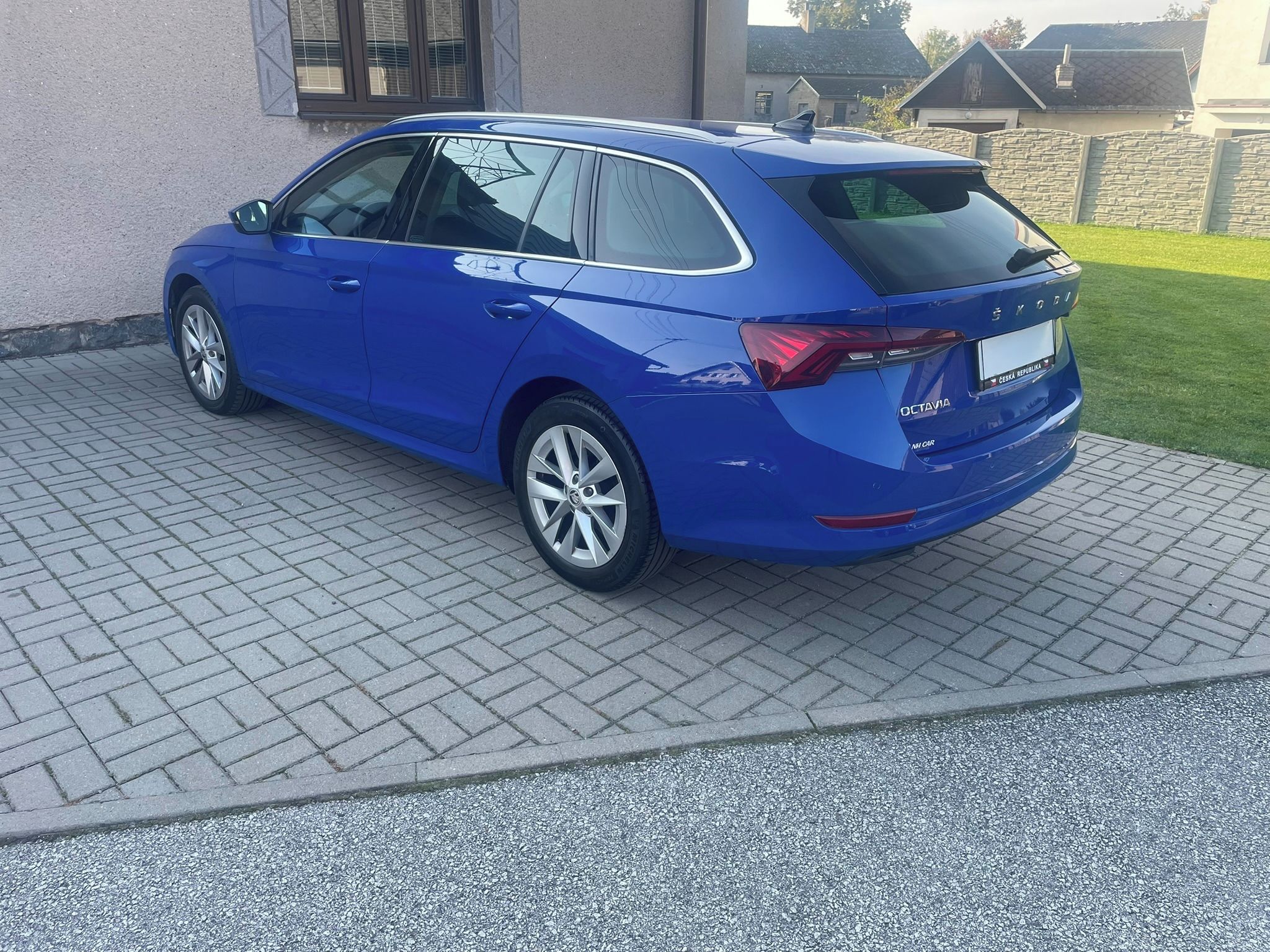 Škoda Octavia, combi 2,0 TDi 85 kW,Style - fotka 6
