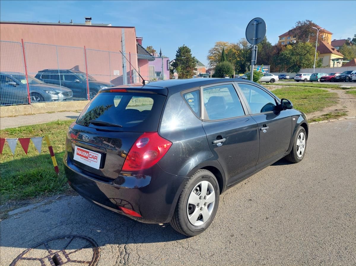 Kia Cee´d, 1,4 16V - fotka 5