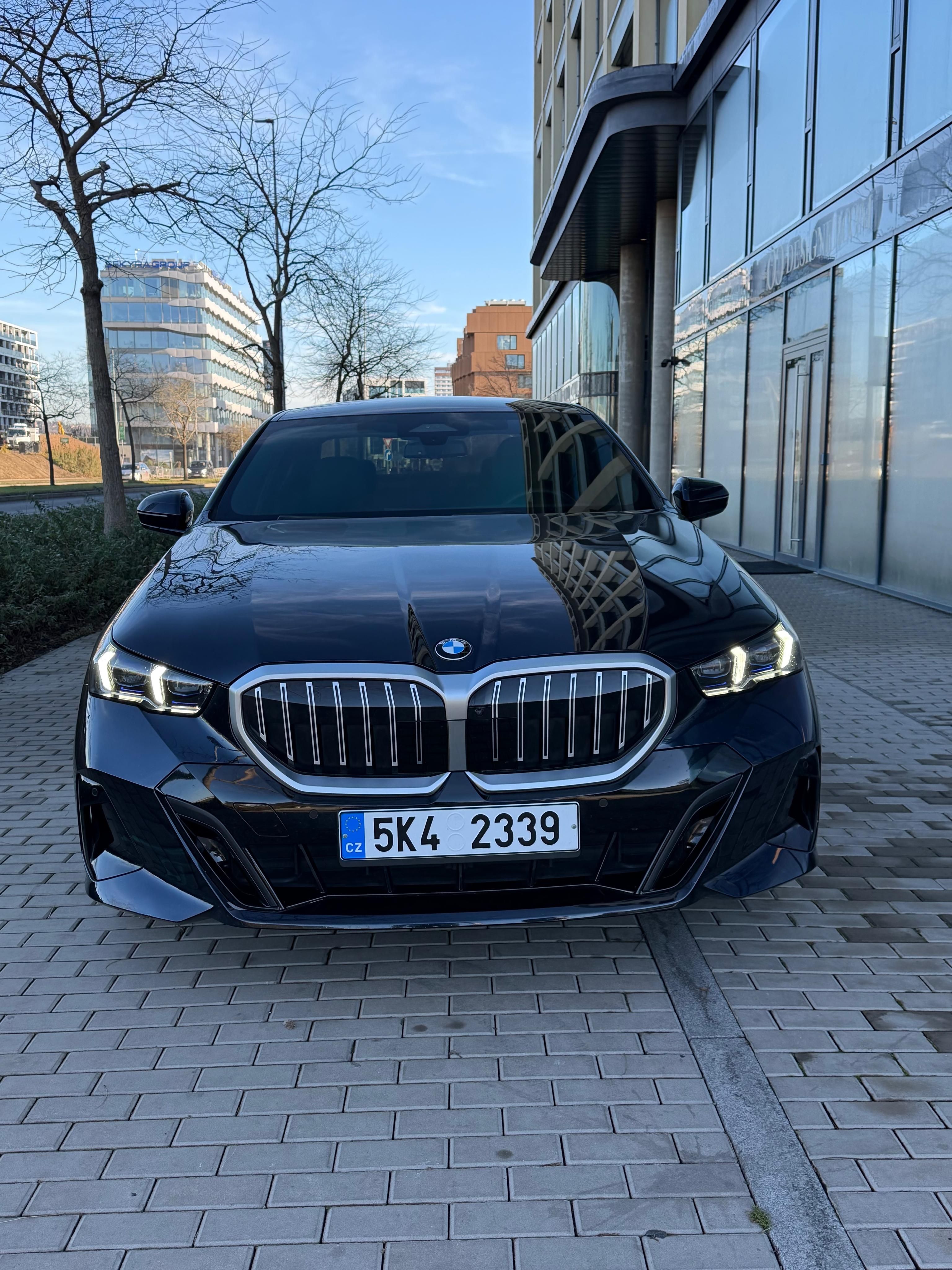 BMW Řada 5, 520D top stav záruka Mpaket - fotka 6