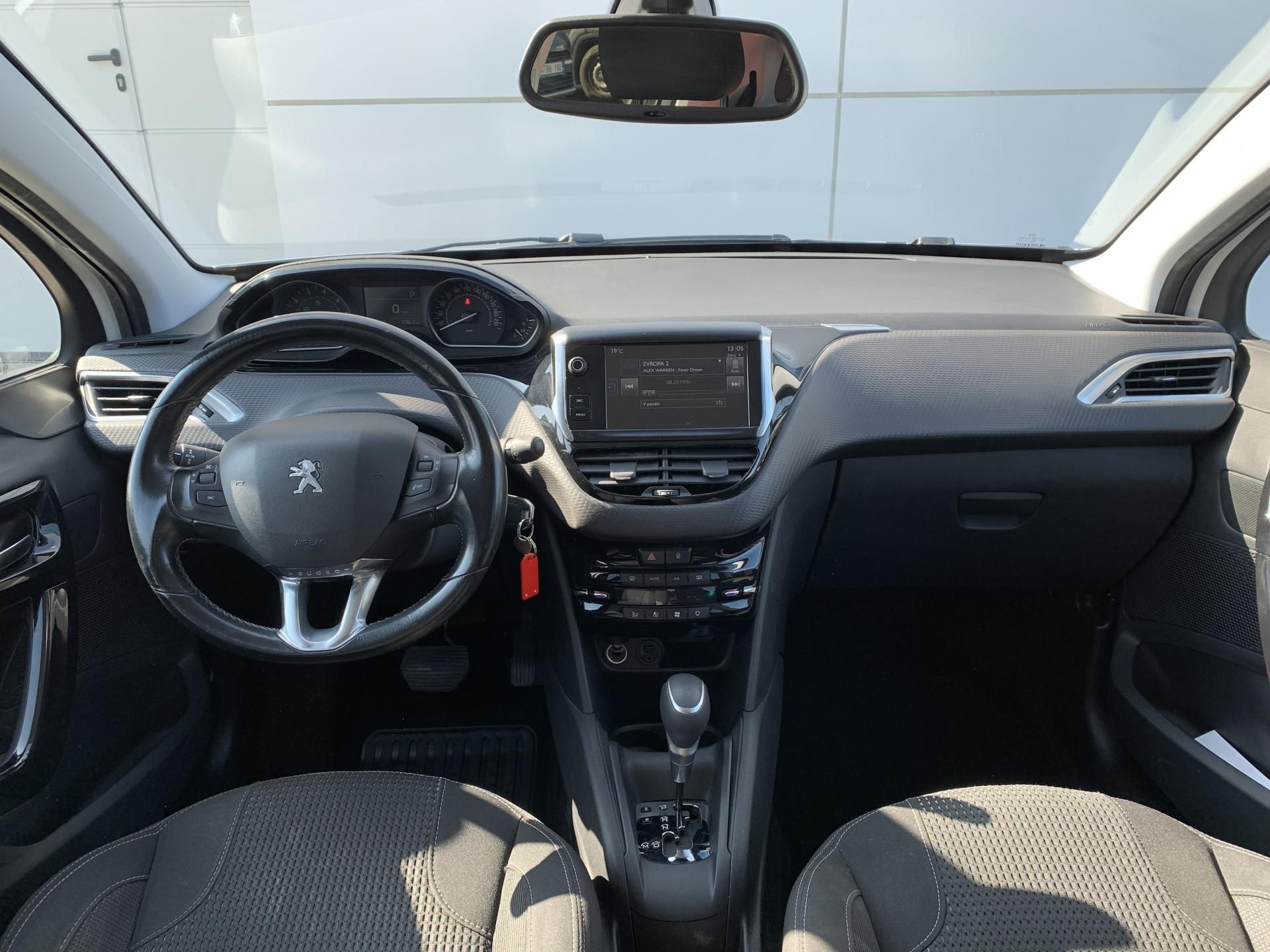Peugeot 208, ALLURE+ 1.2 PureTech 81kW AT - fotka 2