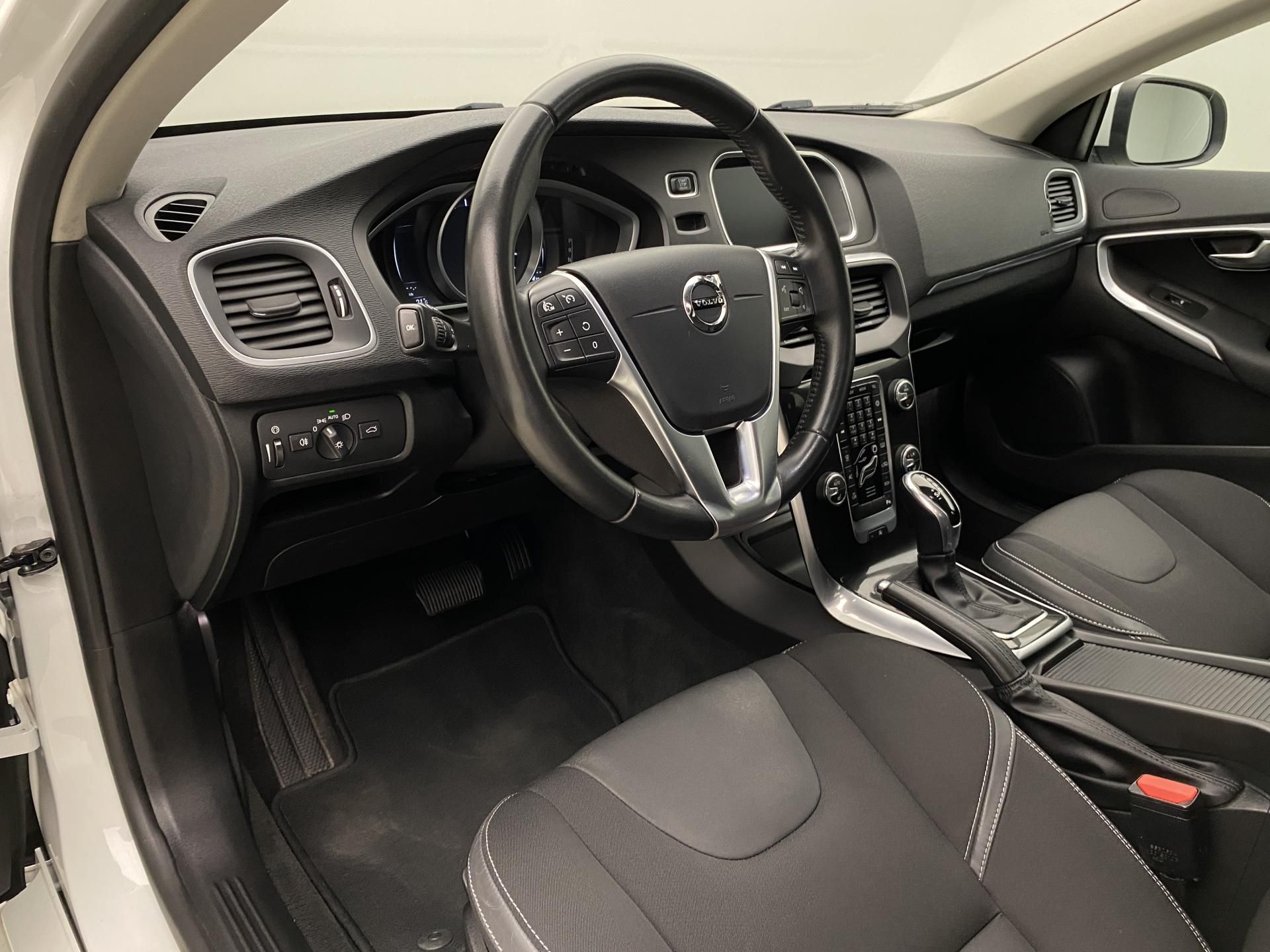 Volvo V40, T2 MOMENTUM AUT - fotka 4