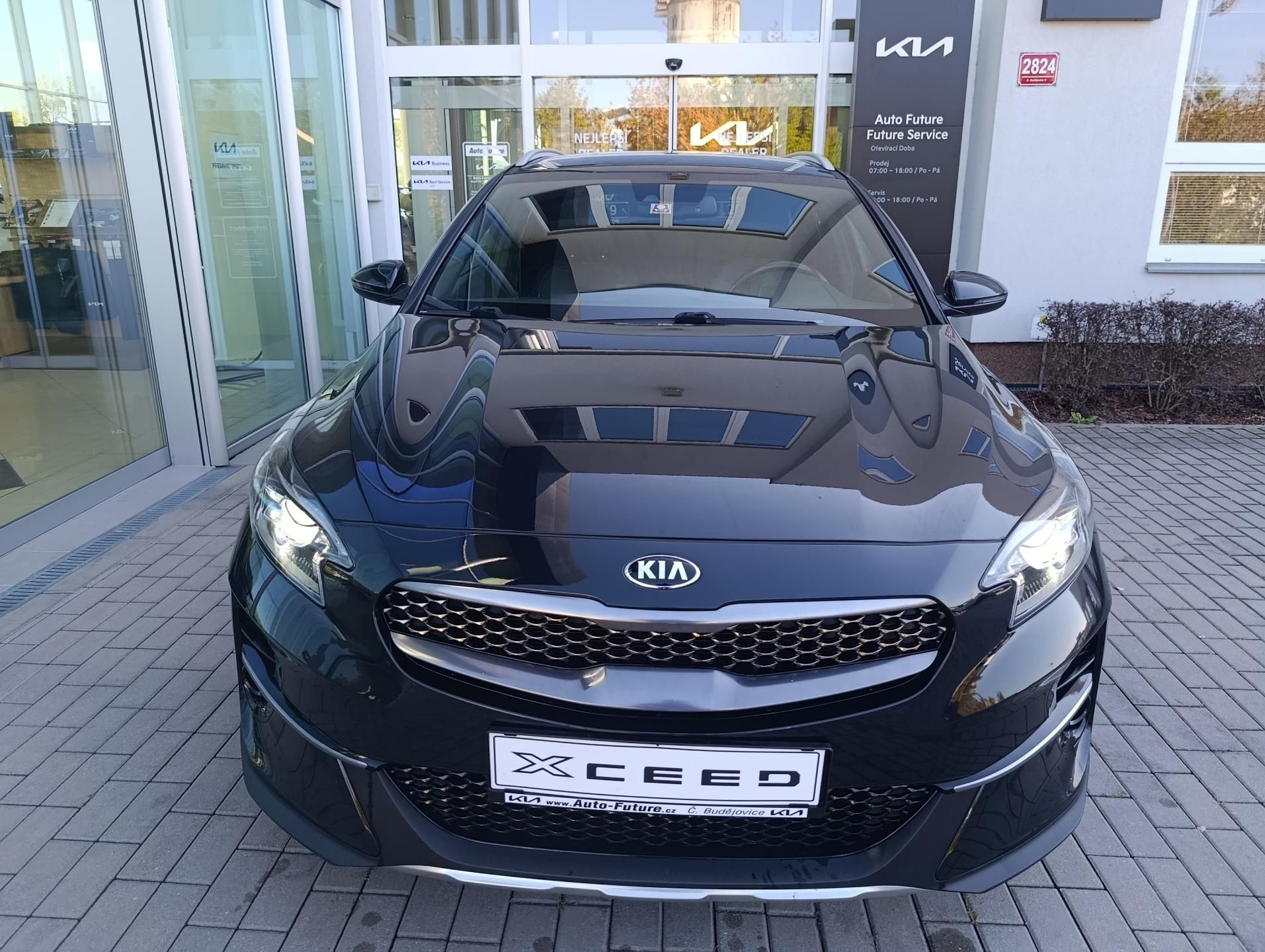 Kia XCee´d, 1.4.T-GDi 110KW 7DCT ČR.1 - fotka 2