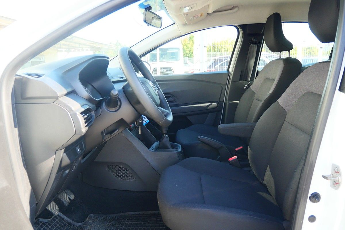 Dacia Sandero, 1.0i 49 kW - fotka 5