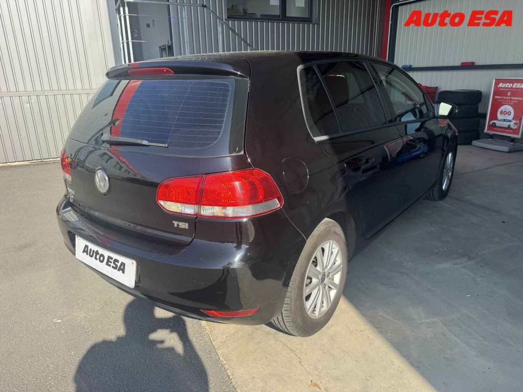 Volkswagen Golf, 1.2 TSi,1.maj,ČR - fotka 2