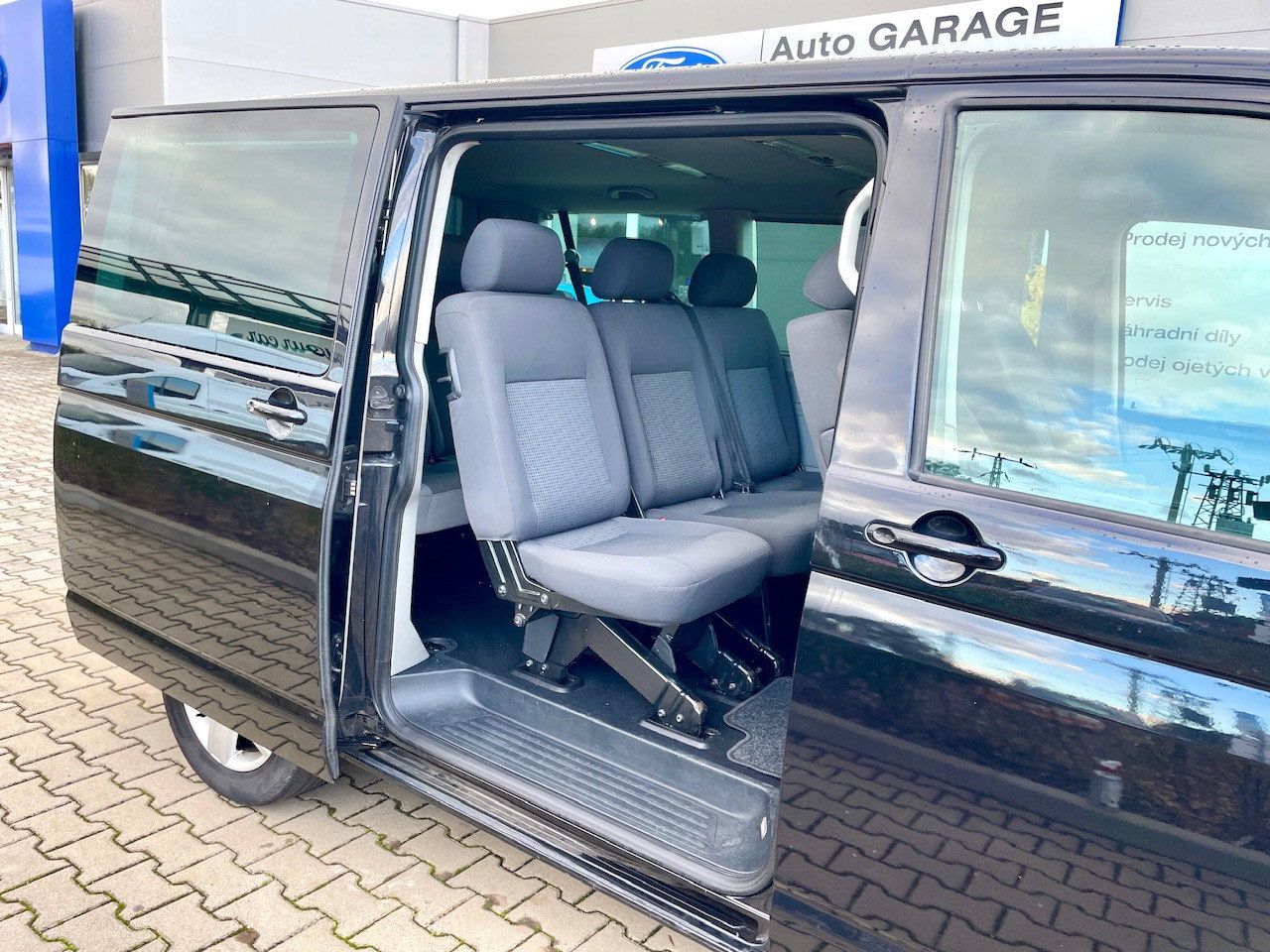 Volkswagen Caravelle, 2,0 TDI Tiptronic 8 Míst - fotka 5