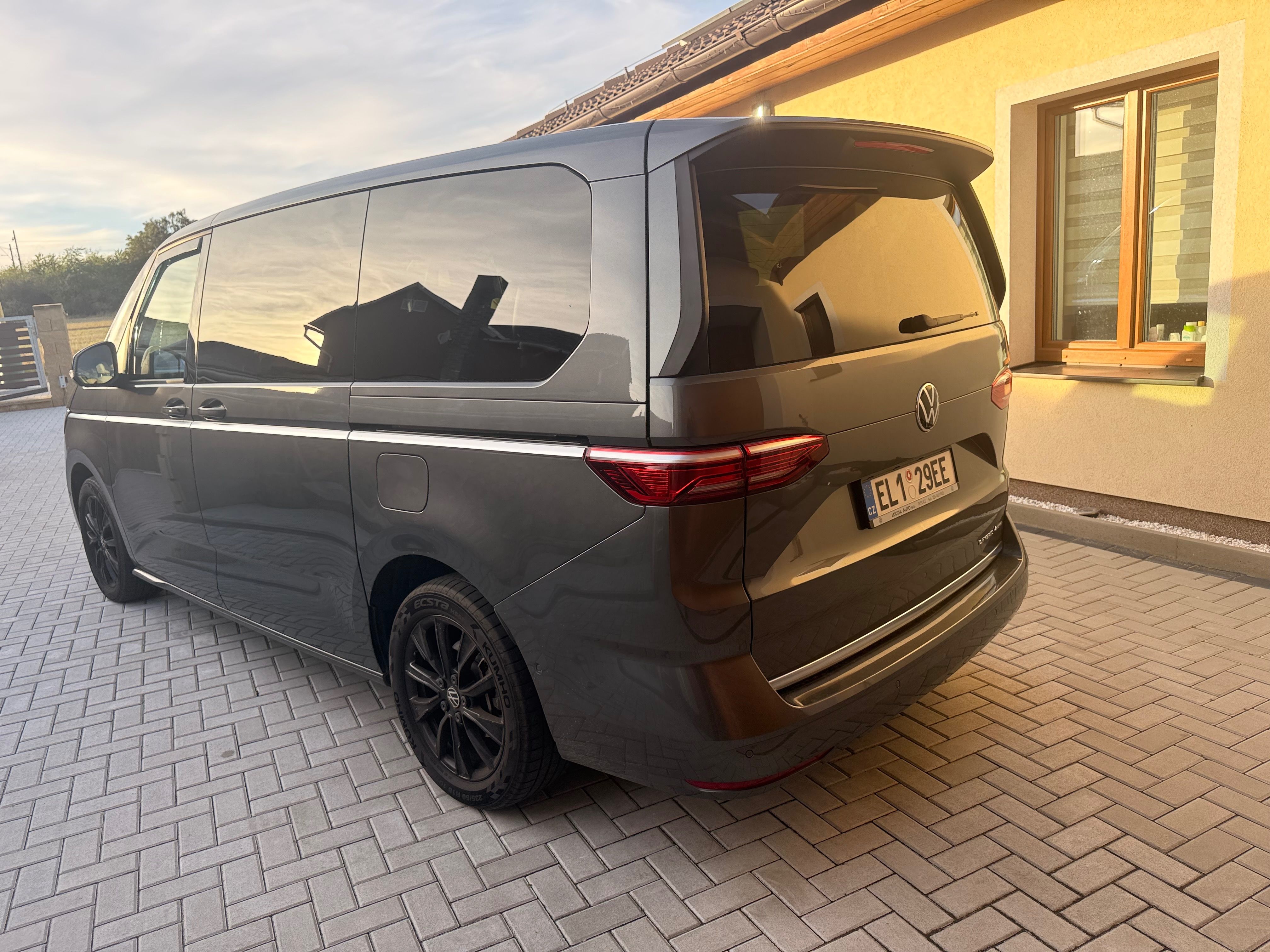 Volkswagen Multivan, VW Multivan T7 Long Style 1,5 - fotka 4
