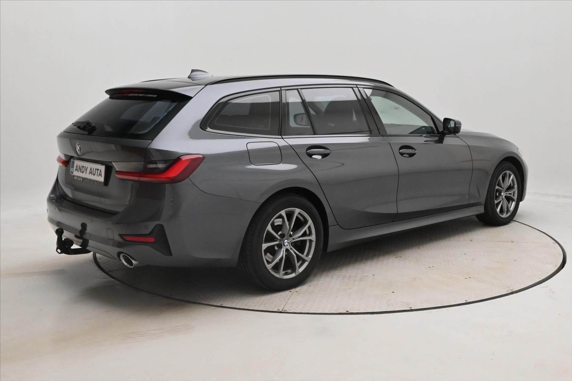 BMW Řada 3, 2,0 320d 140 kW SportTouring S - fotka 5