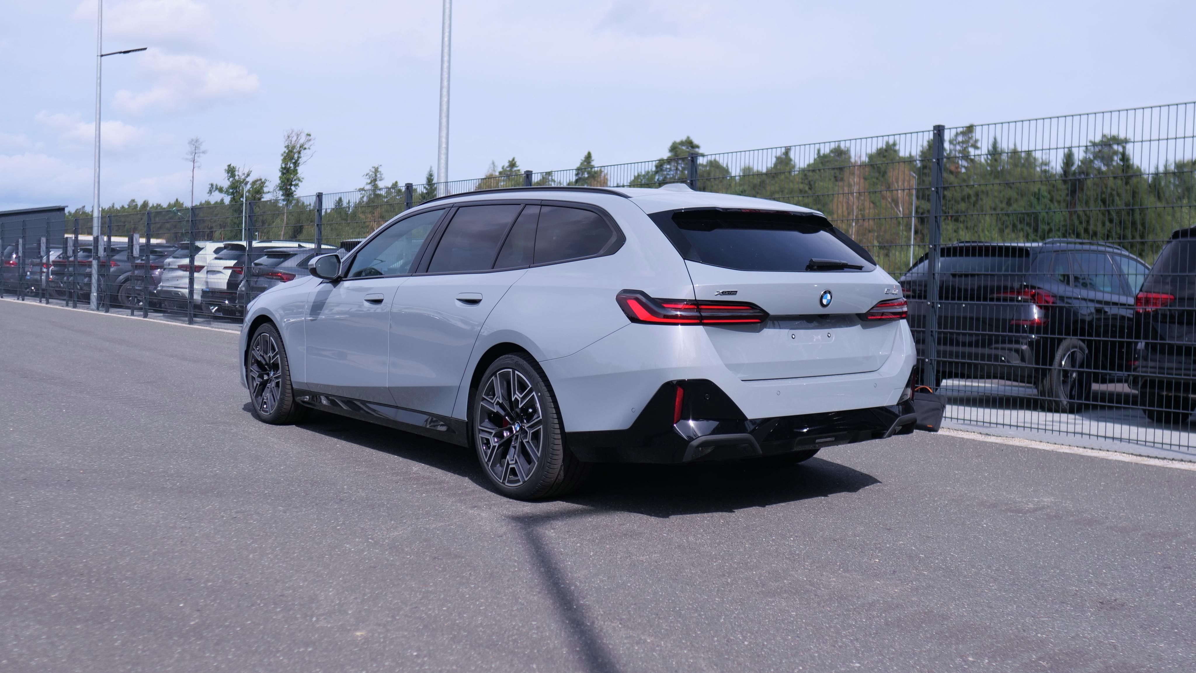 BMW Řada 5, BMW 540d Touring M - fotka 6