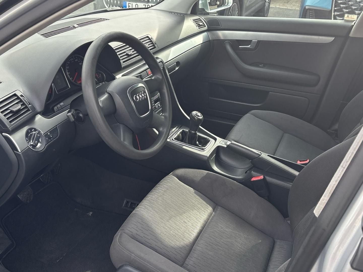 Audi A4 Avant, 2.0 TDI - fotka 6
