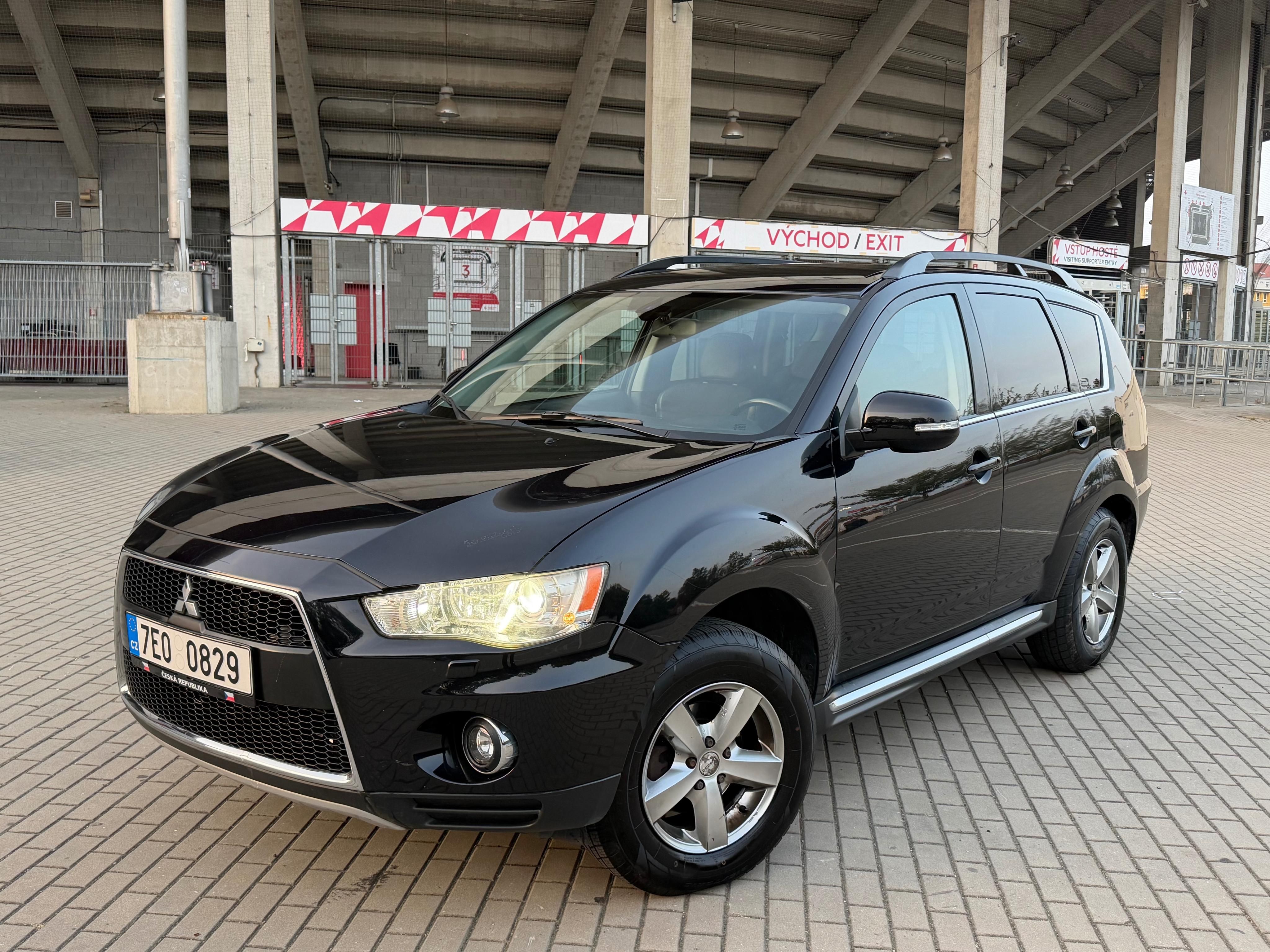 Mitsubishi Outlander, 2.2DI-D,130kw 4x4 7 míst Tažné