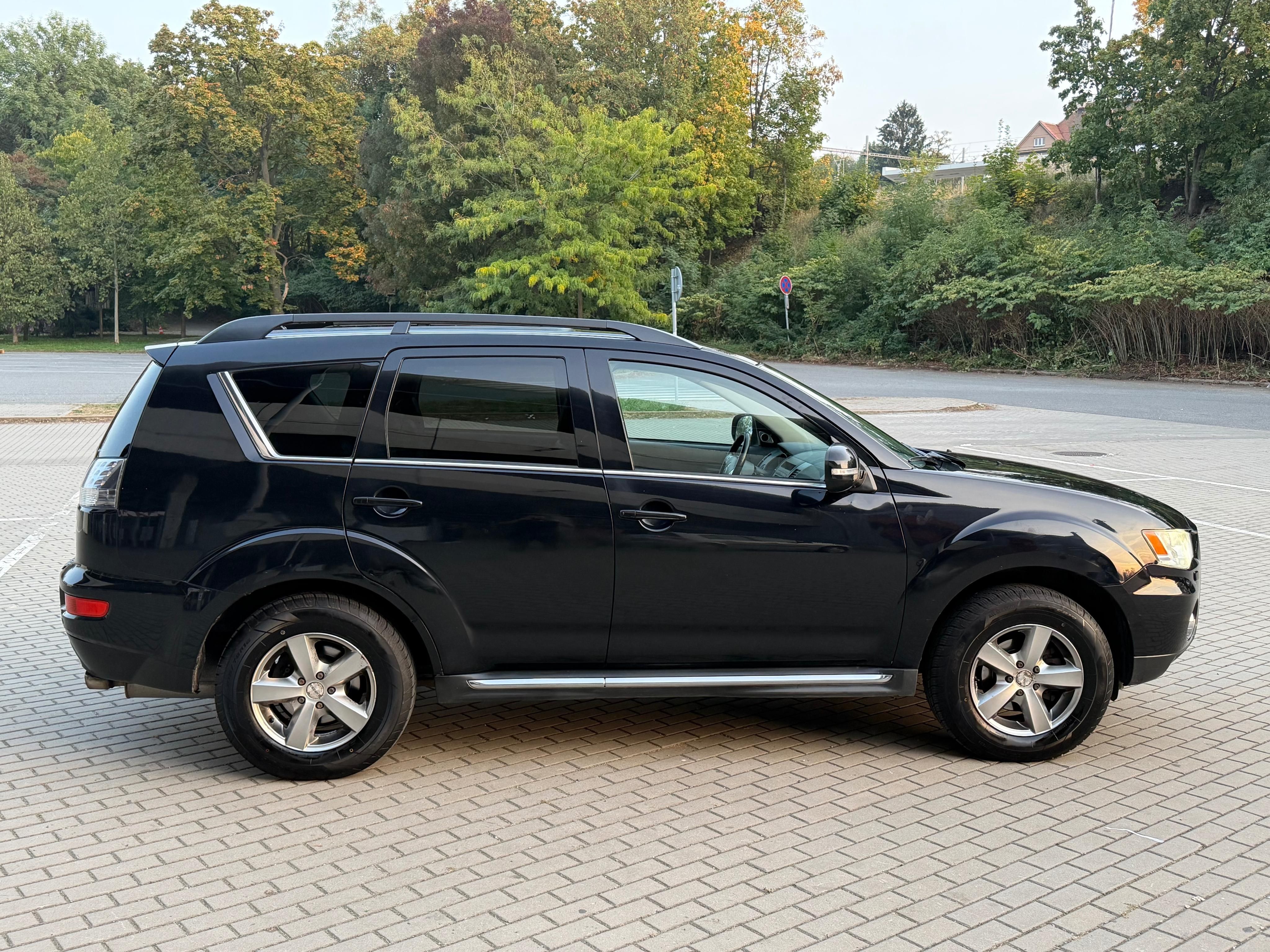 Mitsubishi Outlander, 2.2DI-D,130kw 4x4 7 míst Tažné - fotka 6