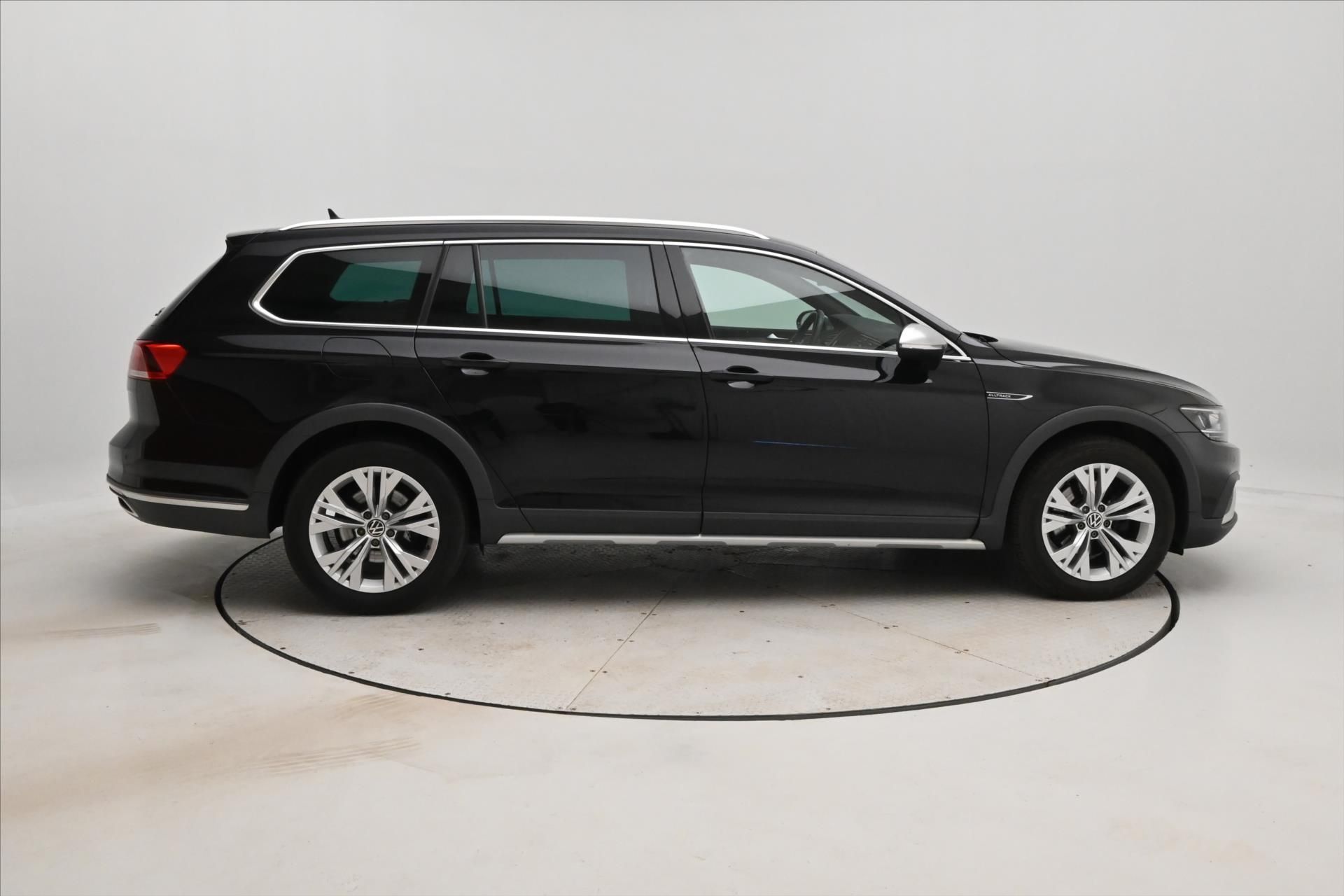 Volkswagen Passat, 2,0 TDI 147kW Alltrack DSG 4Mo - fotka 4