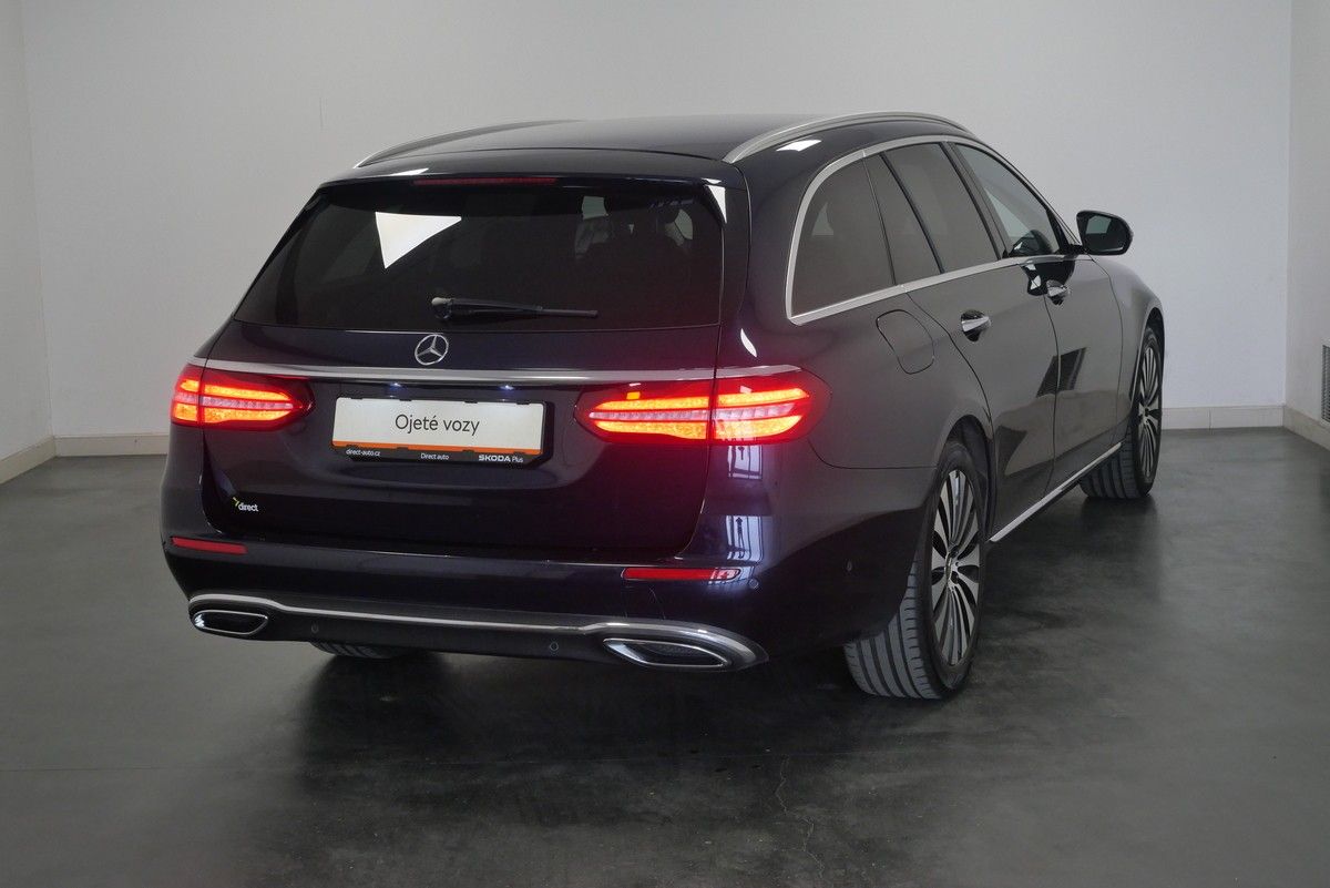 Mercedes-Benz Třídy E, 220d 143 kW - fotka 2