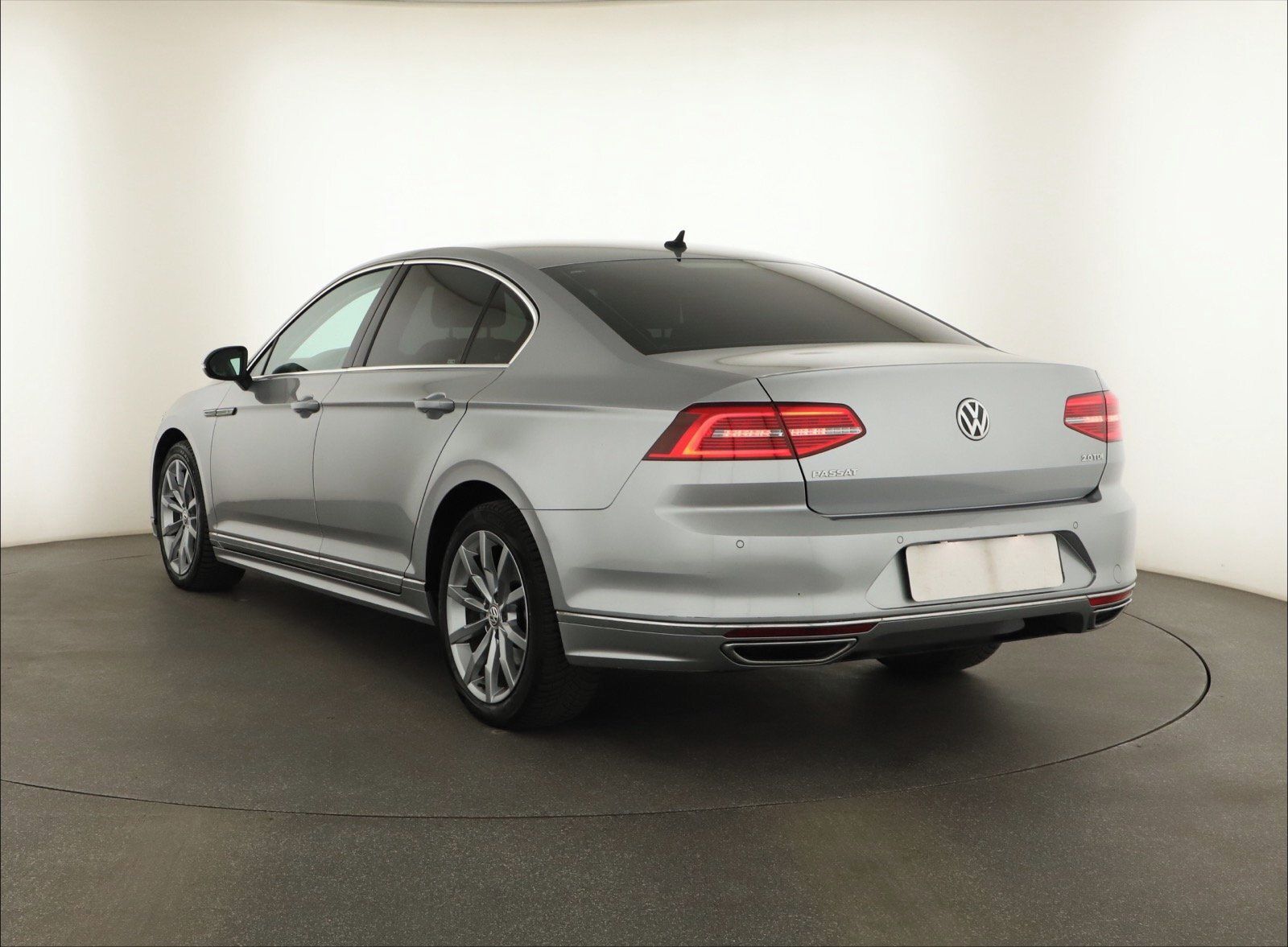 Volkswagen Passat, 2.0 TDI, R-Line, Automat, Kůže - fotka 4