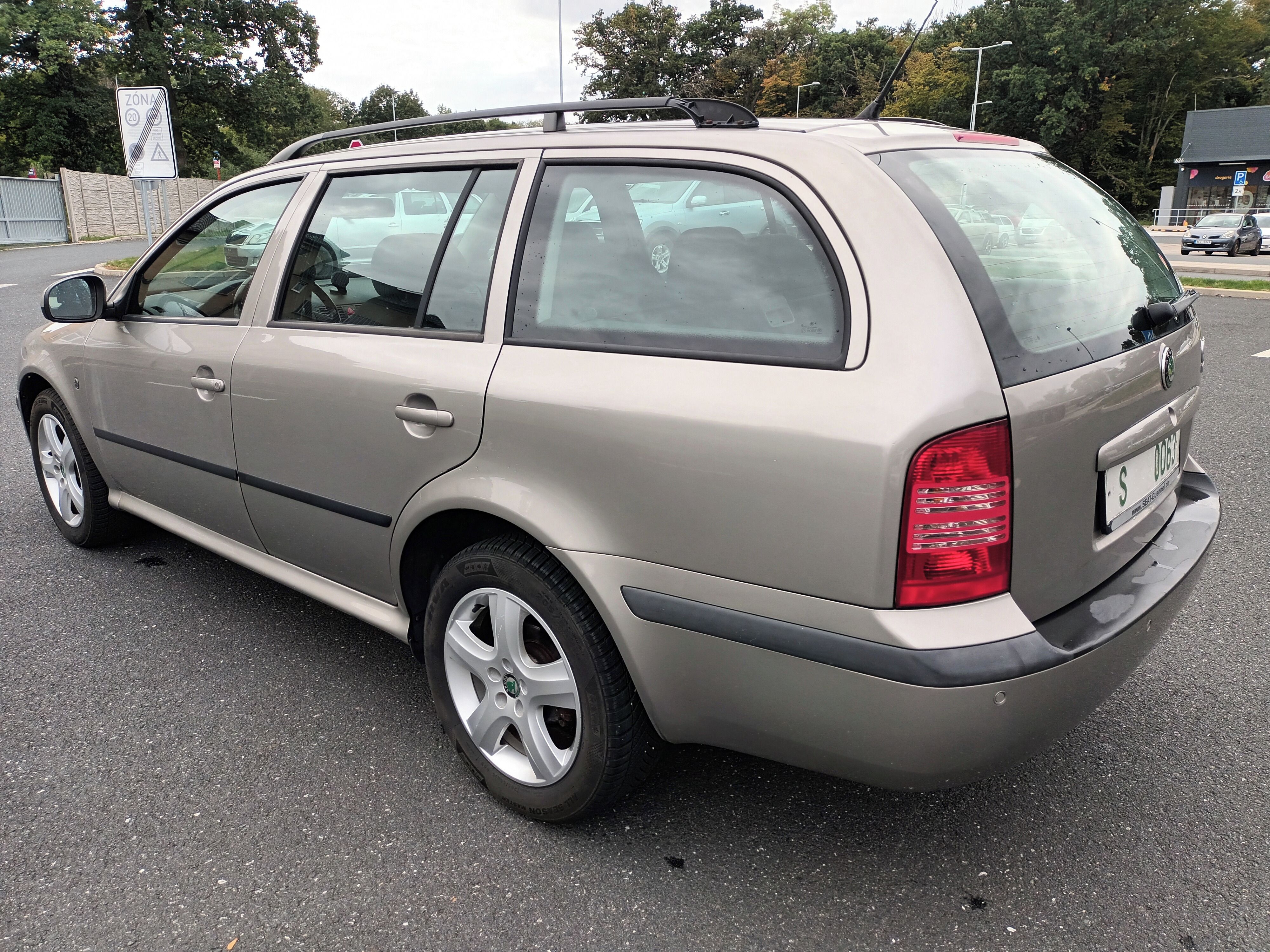 Škoda Octavia, TOUR 1.6MPI 75KW - fotka 6