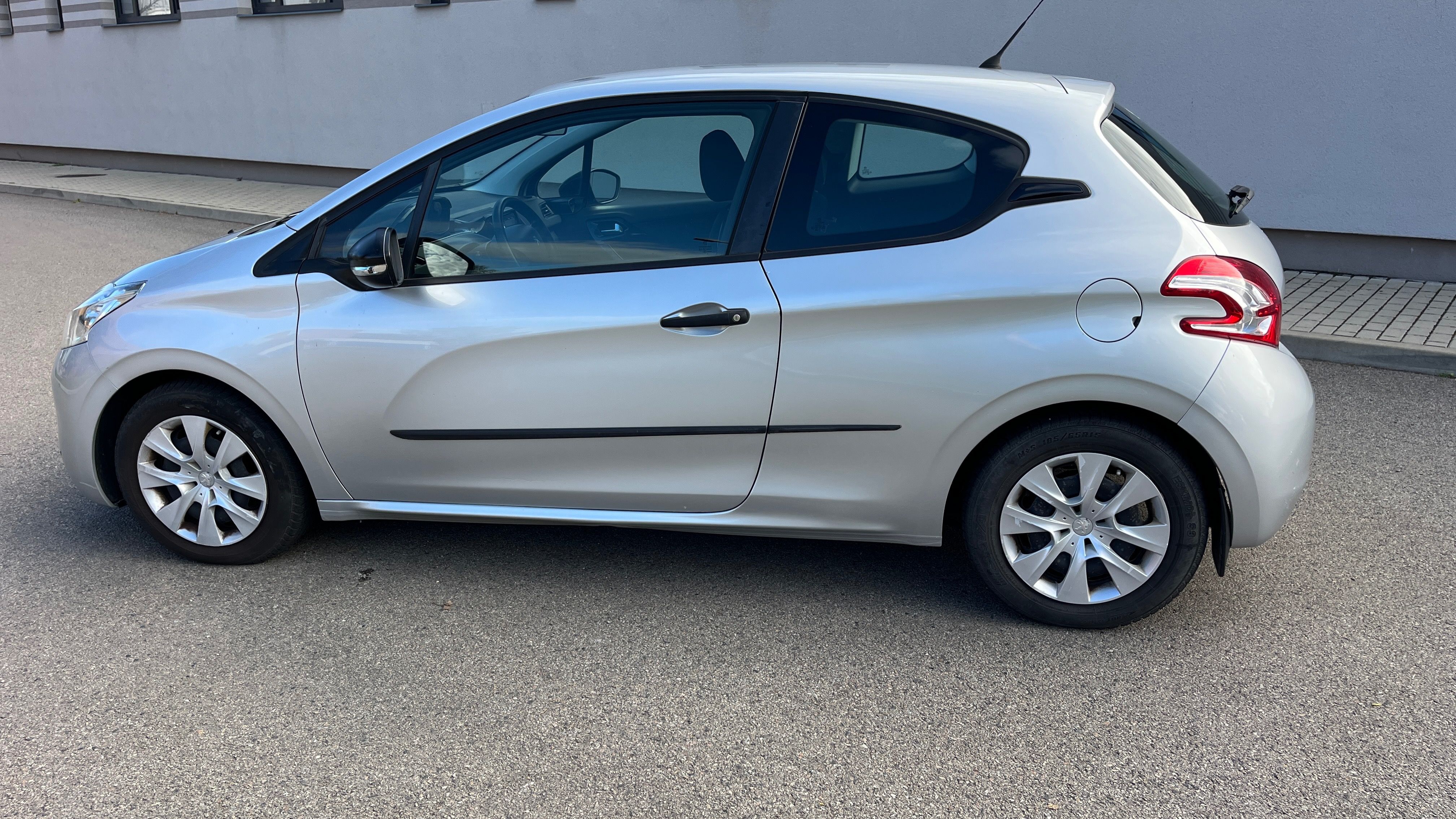 Peugeot 208, Peugeot 208 , 1.0 / 50 kW  3dv - fotka 2