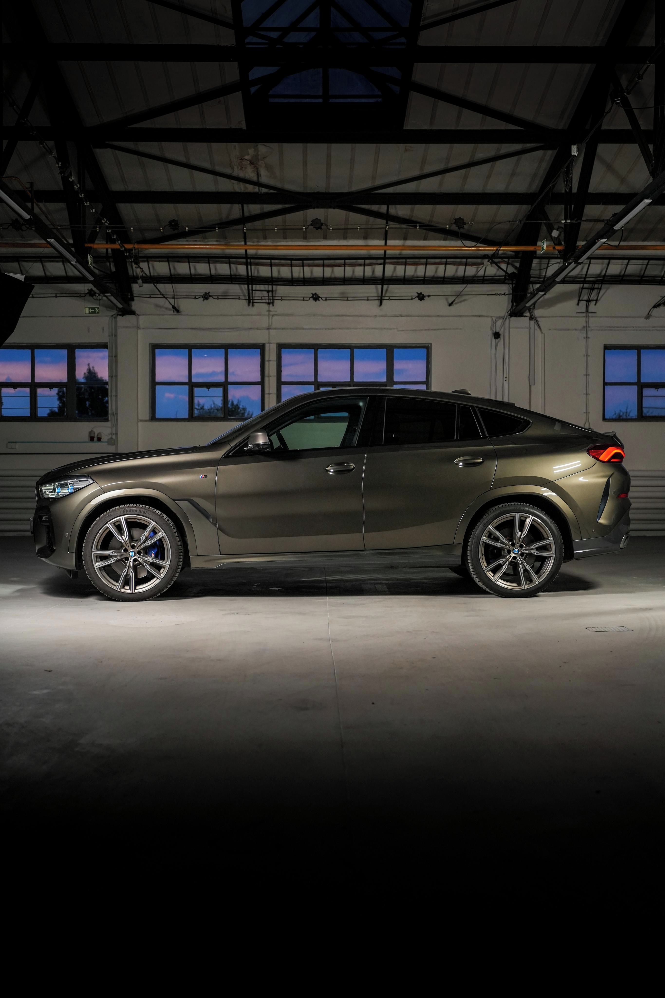 BMW X6, X6 M50i 4.4 Individual - fotka 2