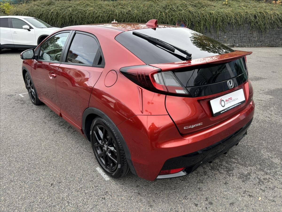 Honda Civic, 1,8 VTEC 104kW PLNÝservisHONDA - fotka 3