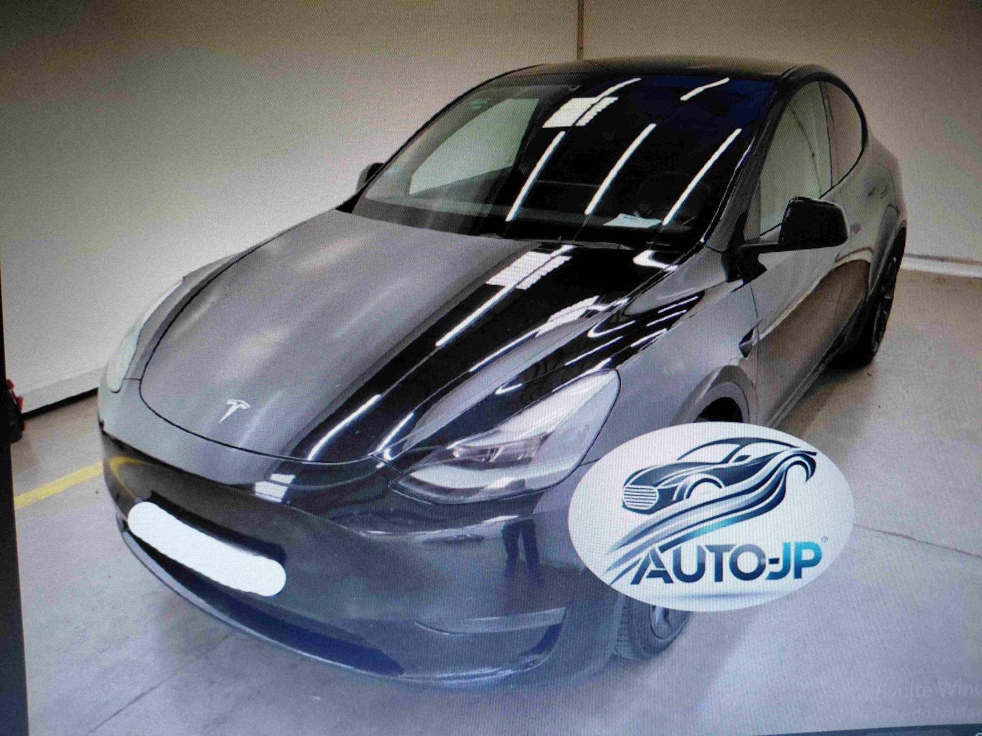 Tesla Model Y, AWD Long Range    PŘIPRAVUJEME