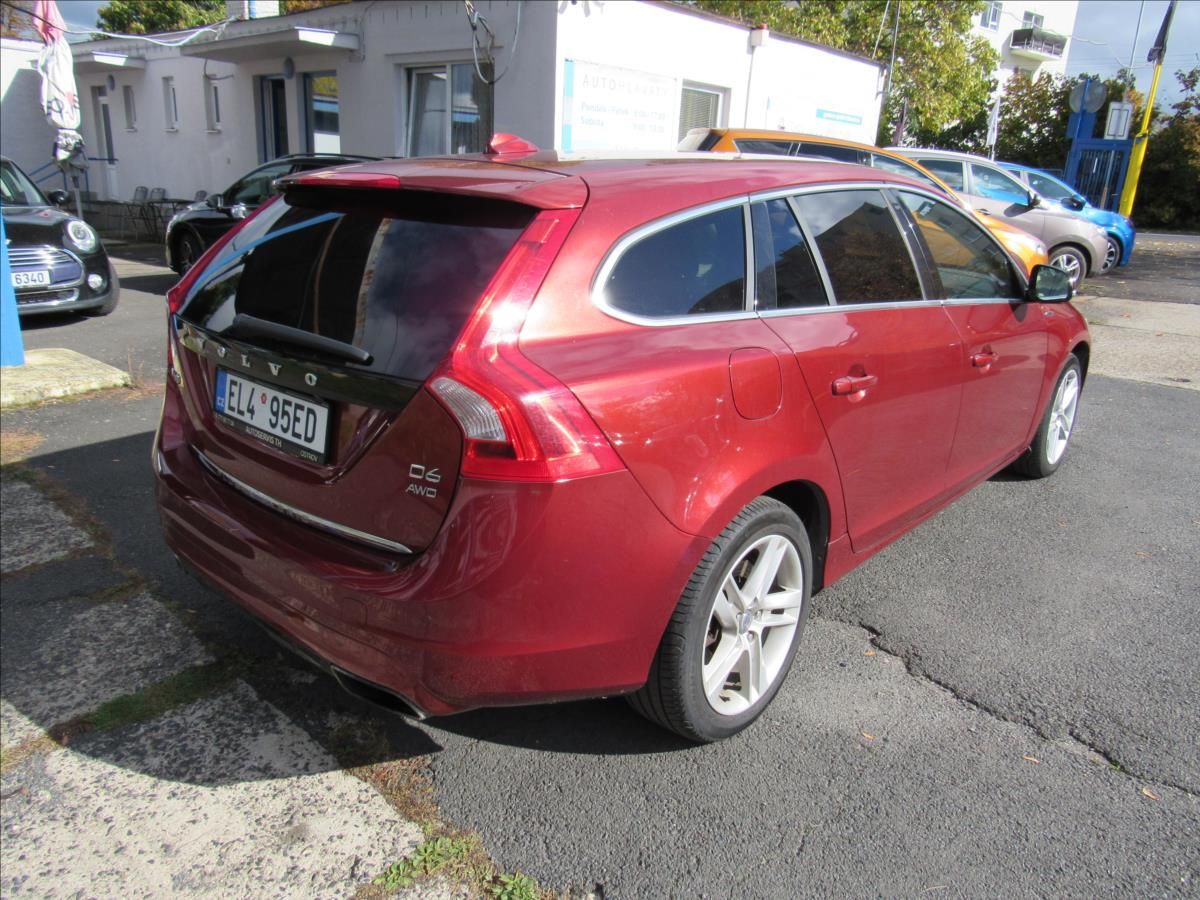 Volvo V60, 2,4 D6 AWD Plug-in Hybrid - fotka 6