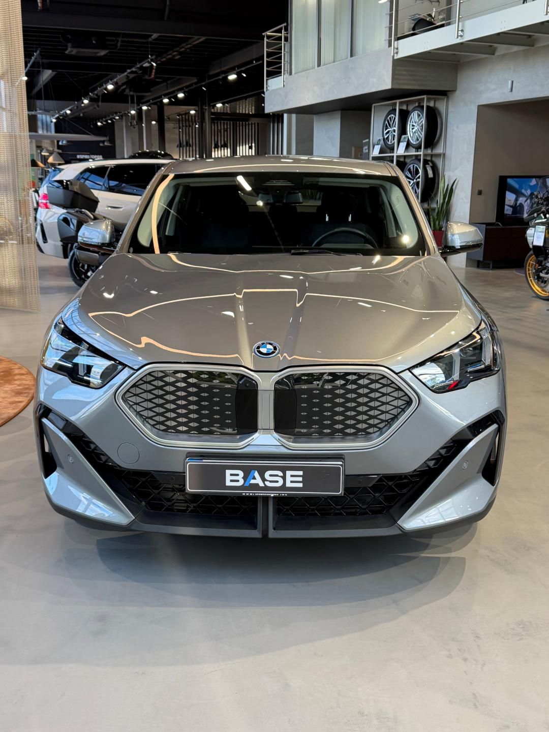 BMW iX2, xDrive 30 - fotka 6
