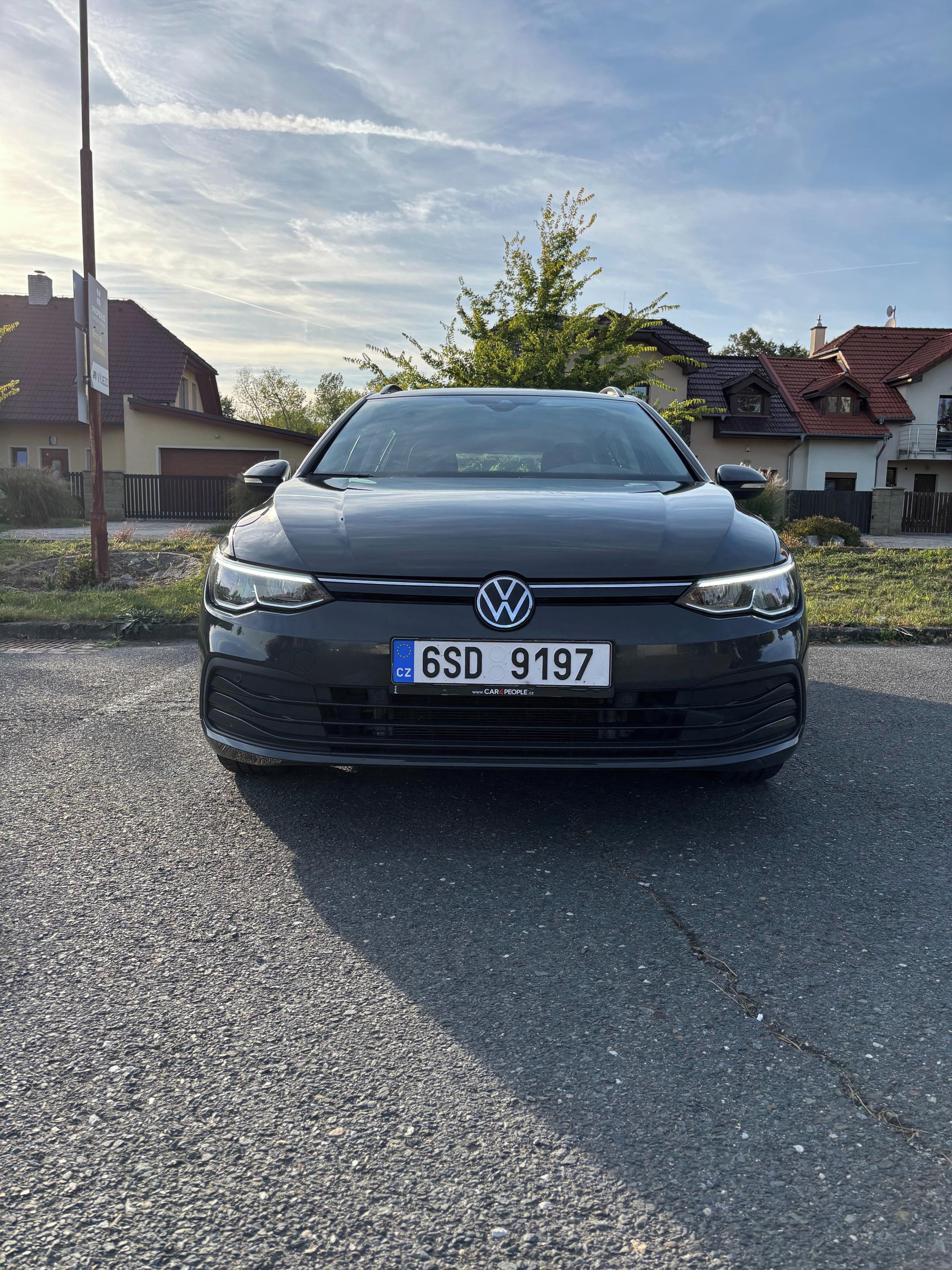 Volkswagen Golf, 1,5 TSI NEBOURANÝ NELAKOVANÝ - fotka 2