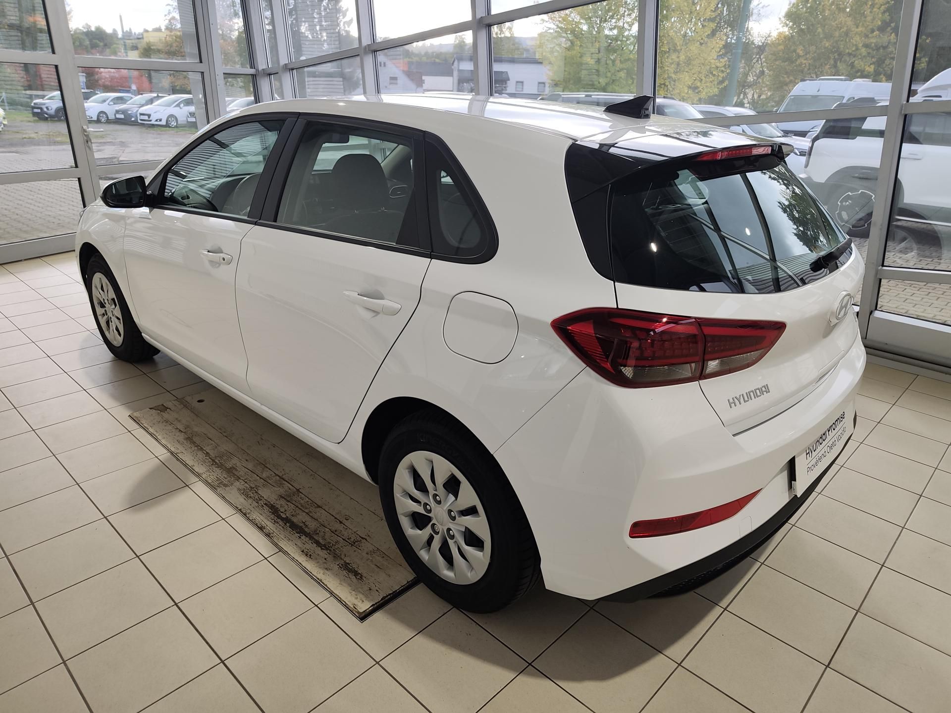 Hyundai i30, 1.5i 71kW MT Comfort - fotka 2
