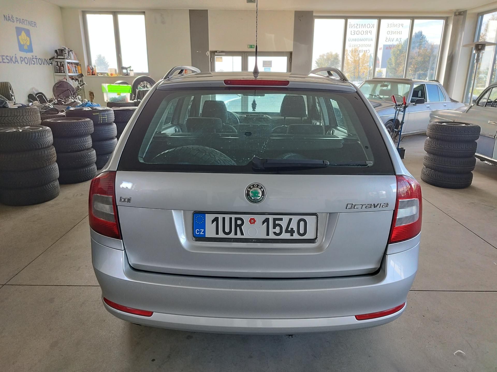 Škoda Octavia, 1,6TDi 77KW KLIMA ALU NAVI - fotka 6